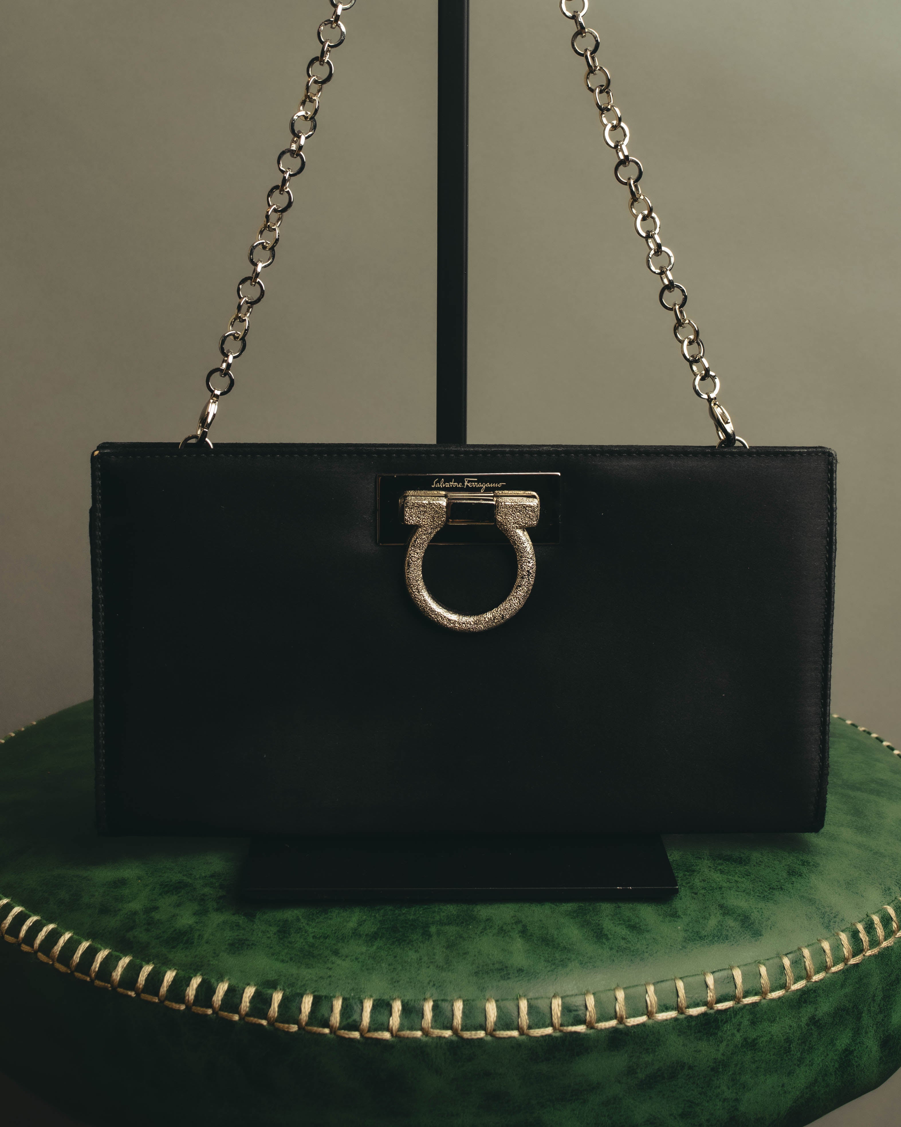 "Salvatore Ferragamo" 90's-00's Elegant gancini chain shoulder handbag