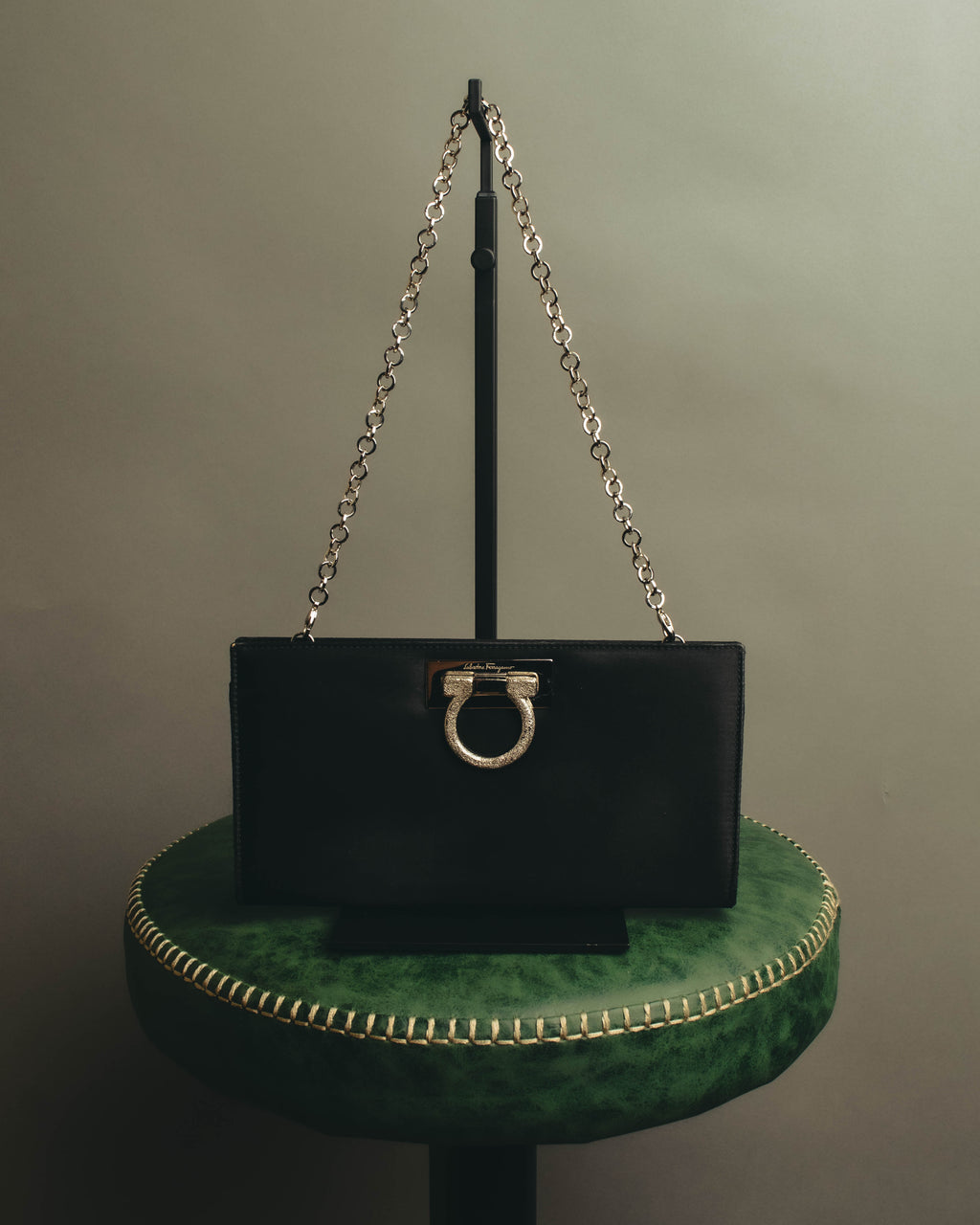 "Salvatore Ferragamo" 90's-00's Elegant gancini chain shoulder handbag