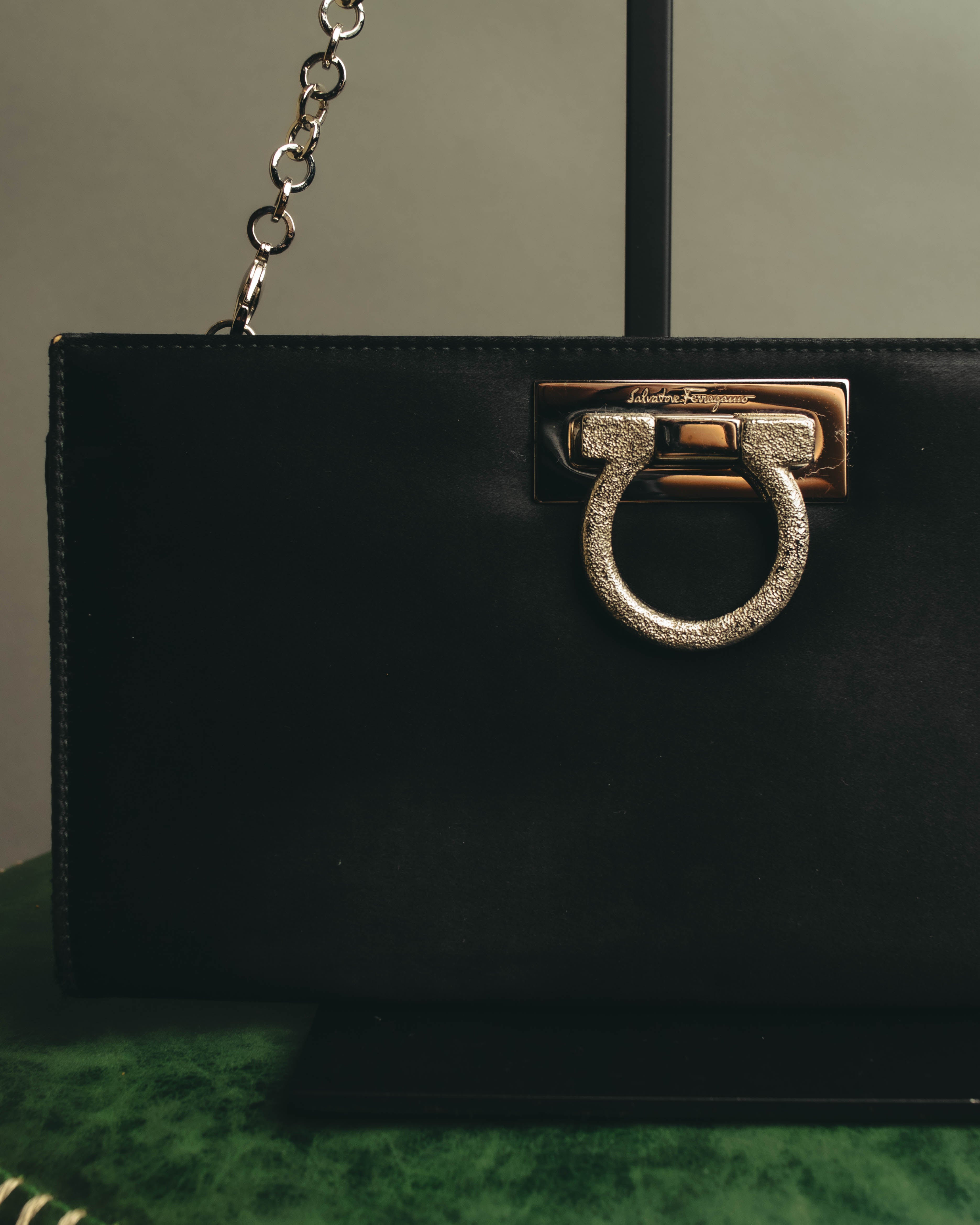 "Salvatore Ferragamo" 90's-00's Elegant gancini chain shoulder handbag