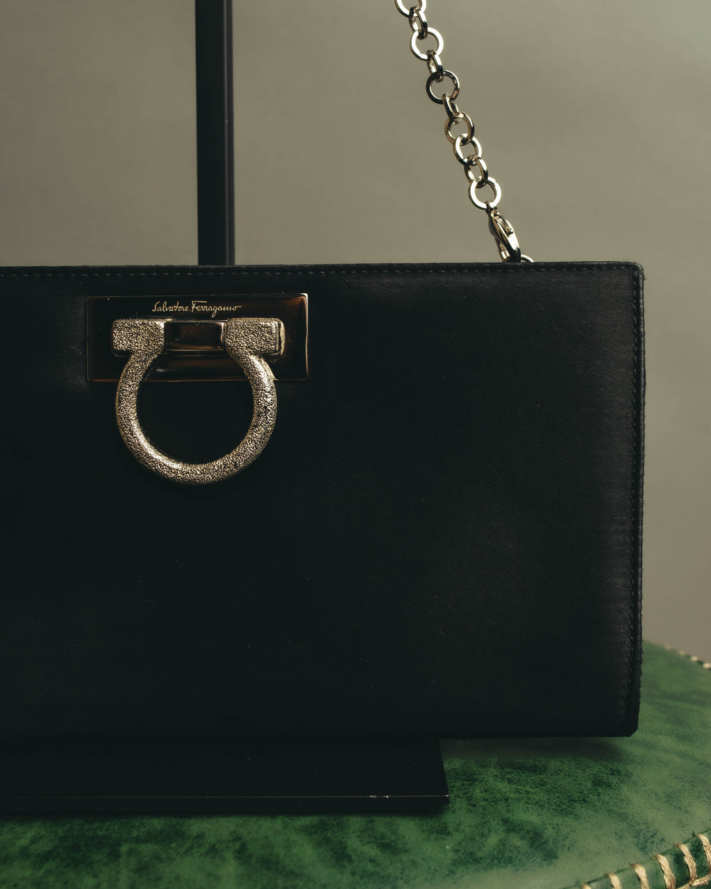 "Salvatore Ferragamo" 90's-00's Elegant gancini chain shoulder handbag
