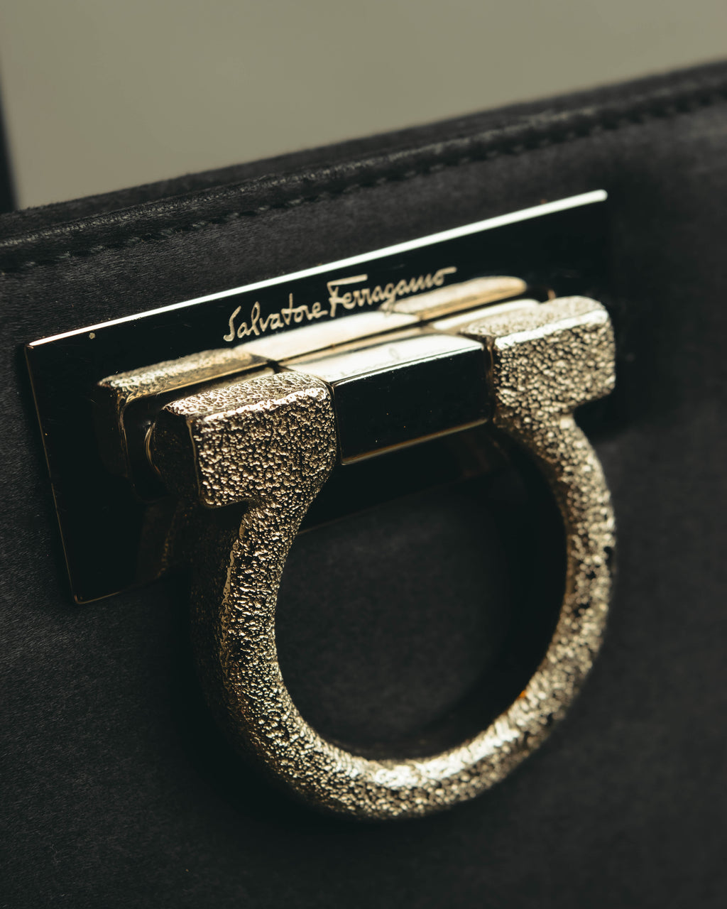 "Salvatore Ferragamo" 90's-00's Elegant gancini chain shoulder handbag