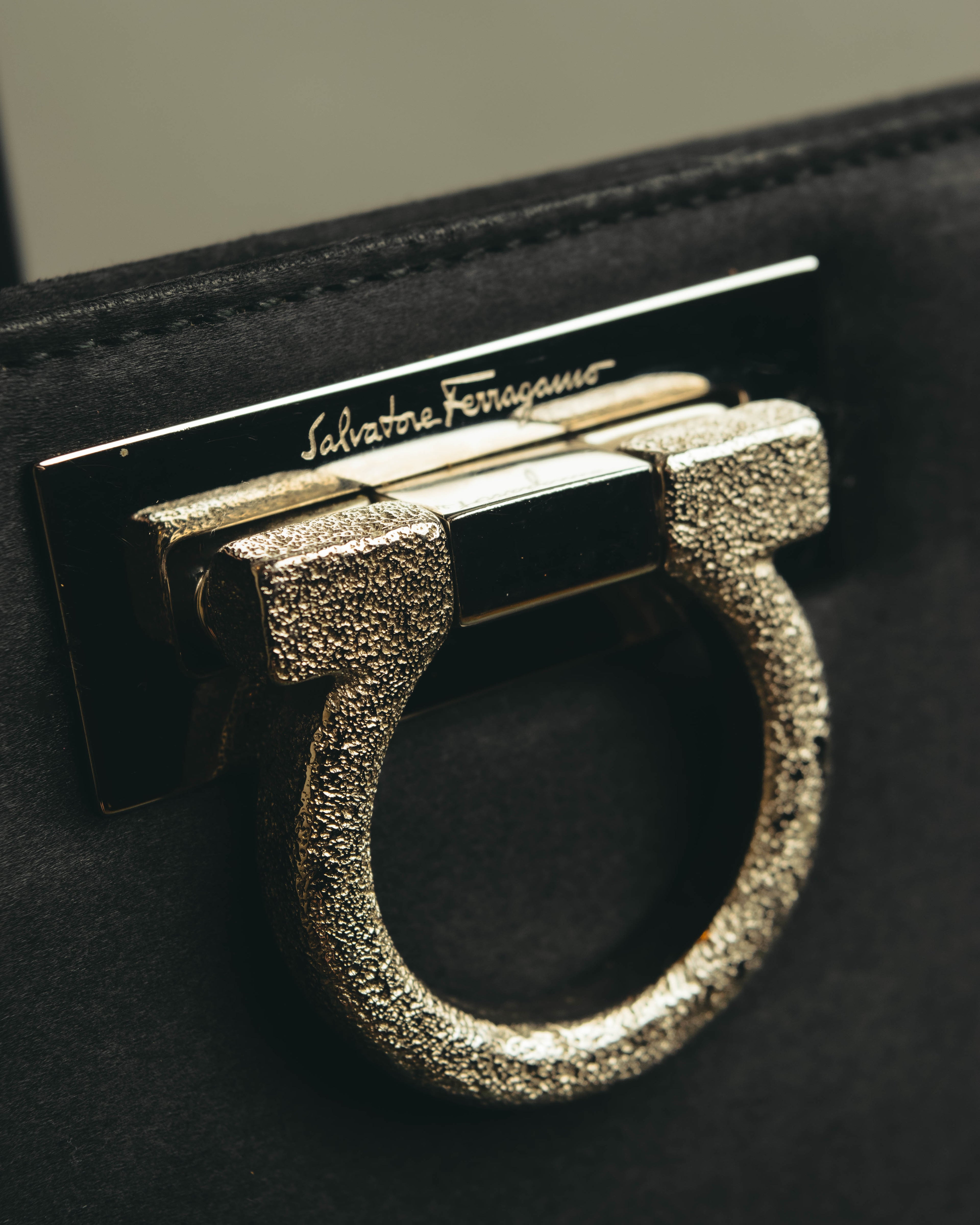 "Salvatore Ferragamo" 90's-00's Elegant gancini chain shoulder handbag