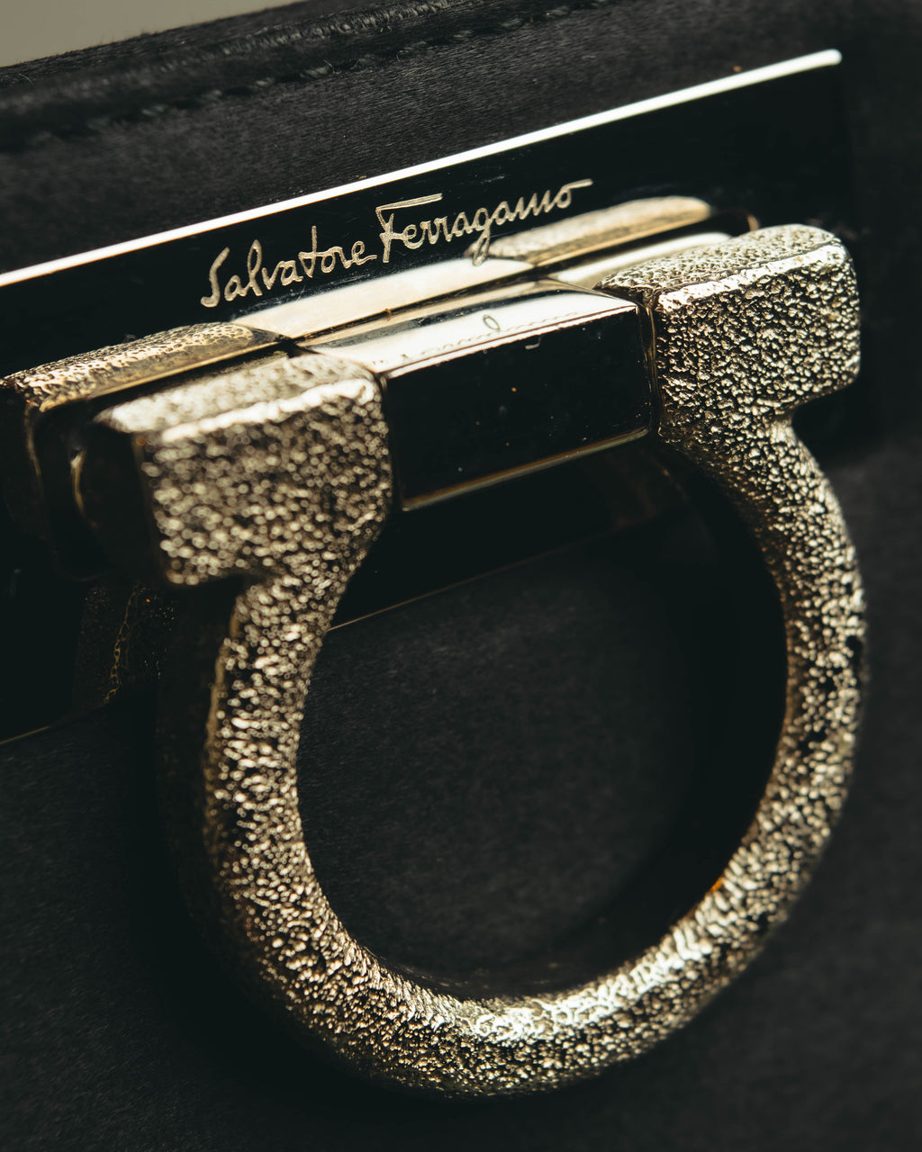 "Salvatore Ferragamo" 90's-00's Elegant gancini chain shoulder handbag