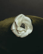 “CHANEL” 90’s-00’s White camellia fabric brooch