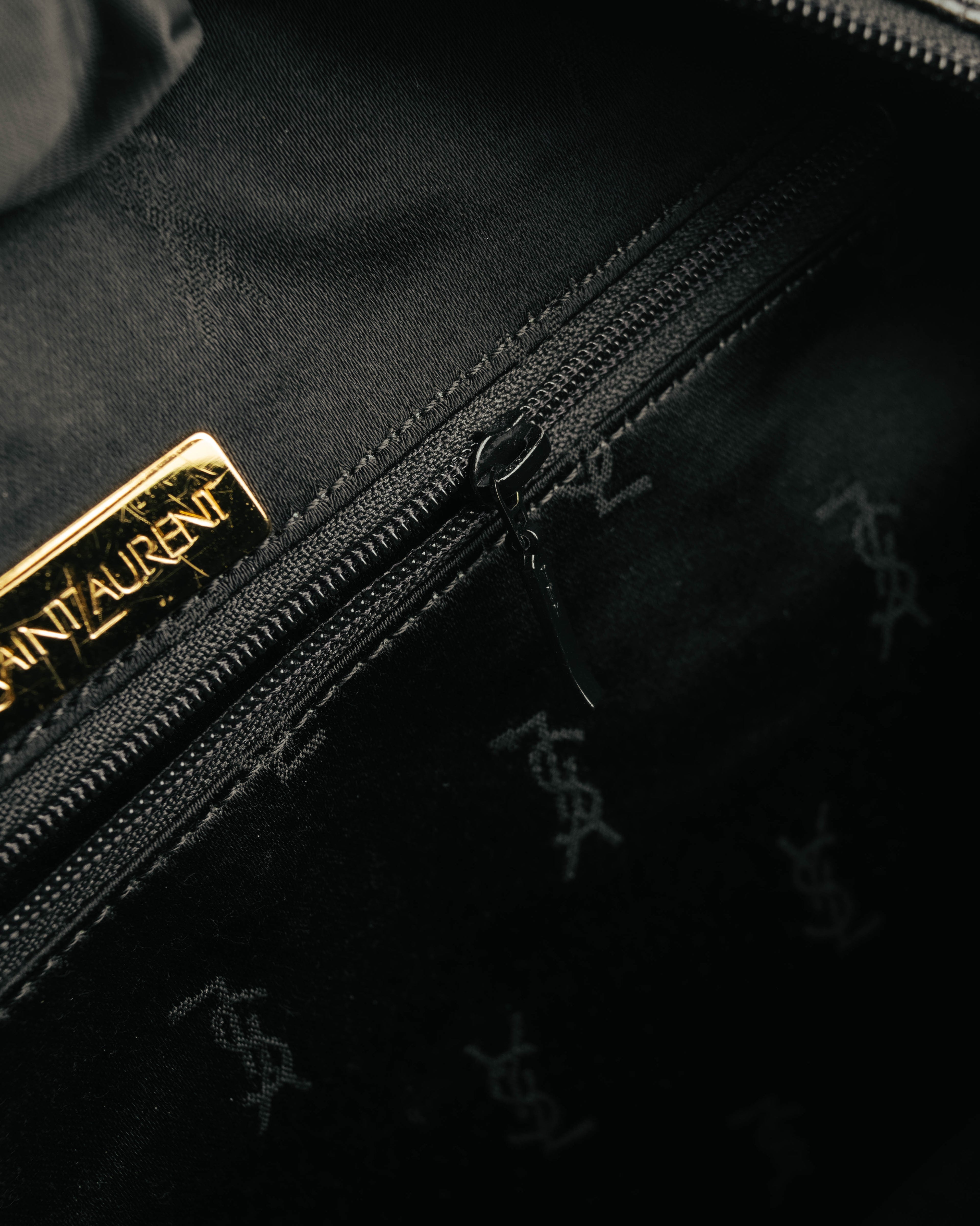 "Yves Saint Laurent" 90's-00's Glossy croc embossed bowler bag