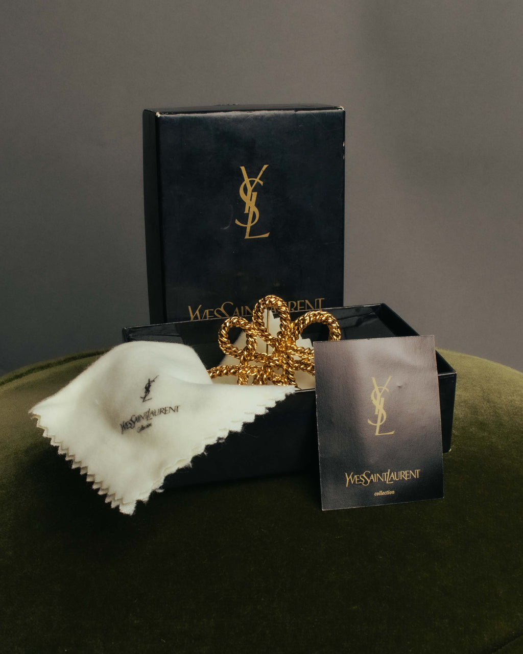 “Yves Saint Laurent” 90’s Gold rope motif flower brooch
