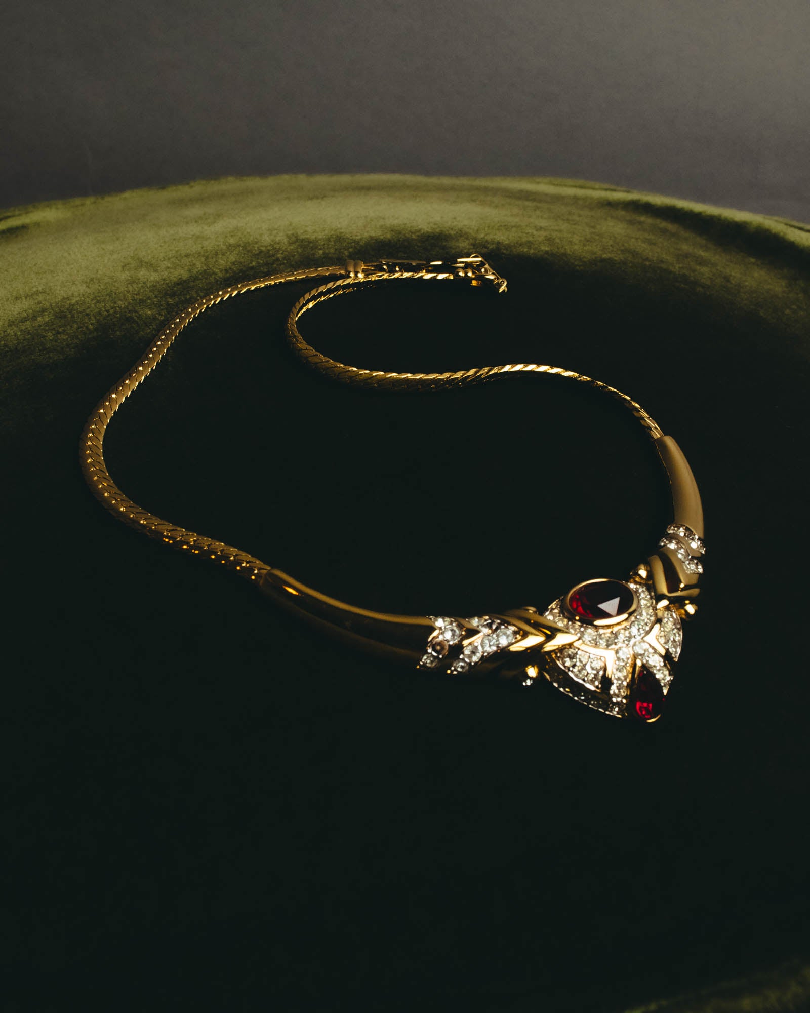 "NINA RICCI" 80's-90's Bold red stone necklace