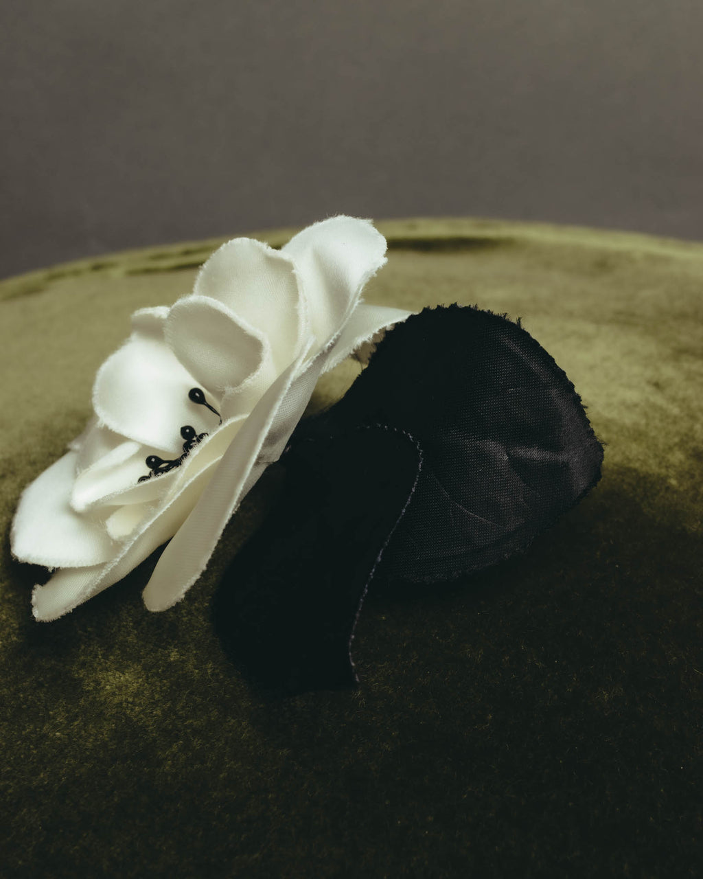 “CHANEL” 90’s-00’s White camellia fabric brooch