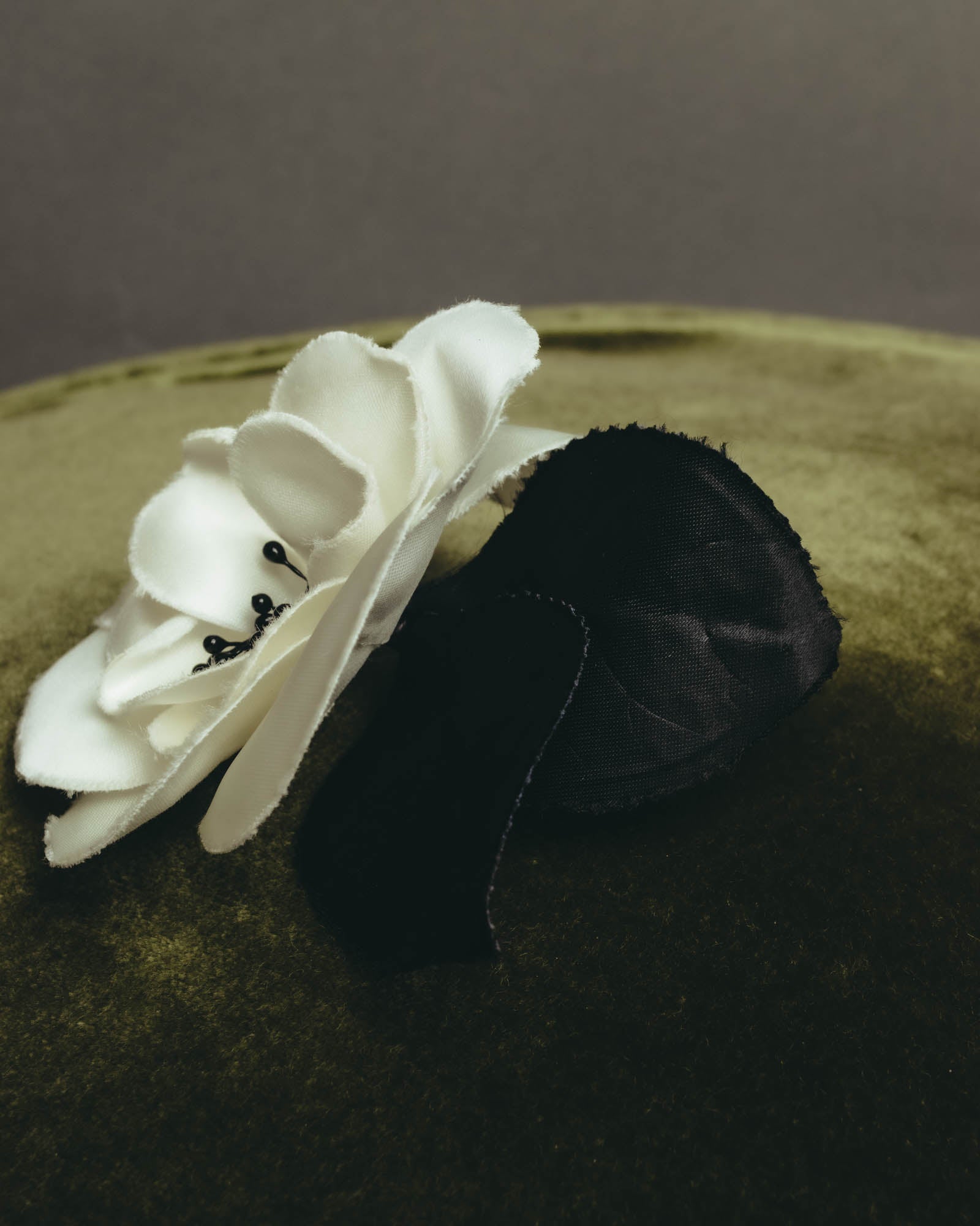 “CHANEL” 90’s-00’s White camellia fabric brooch