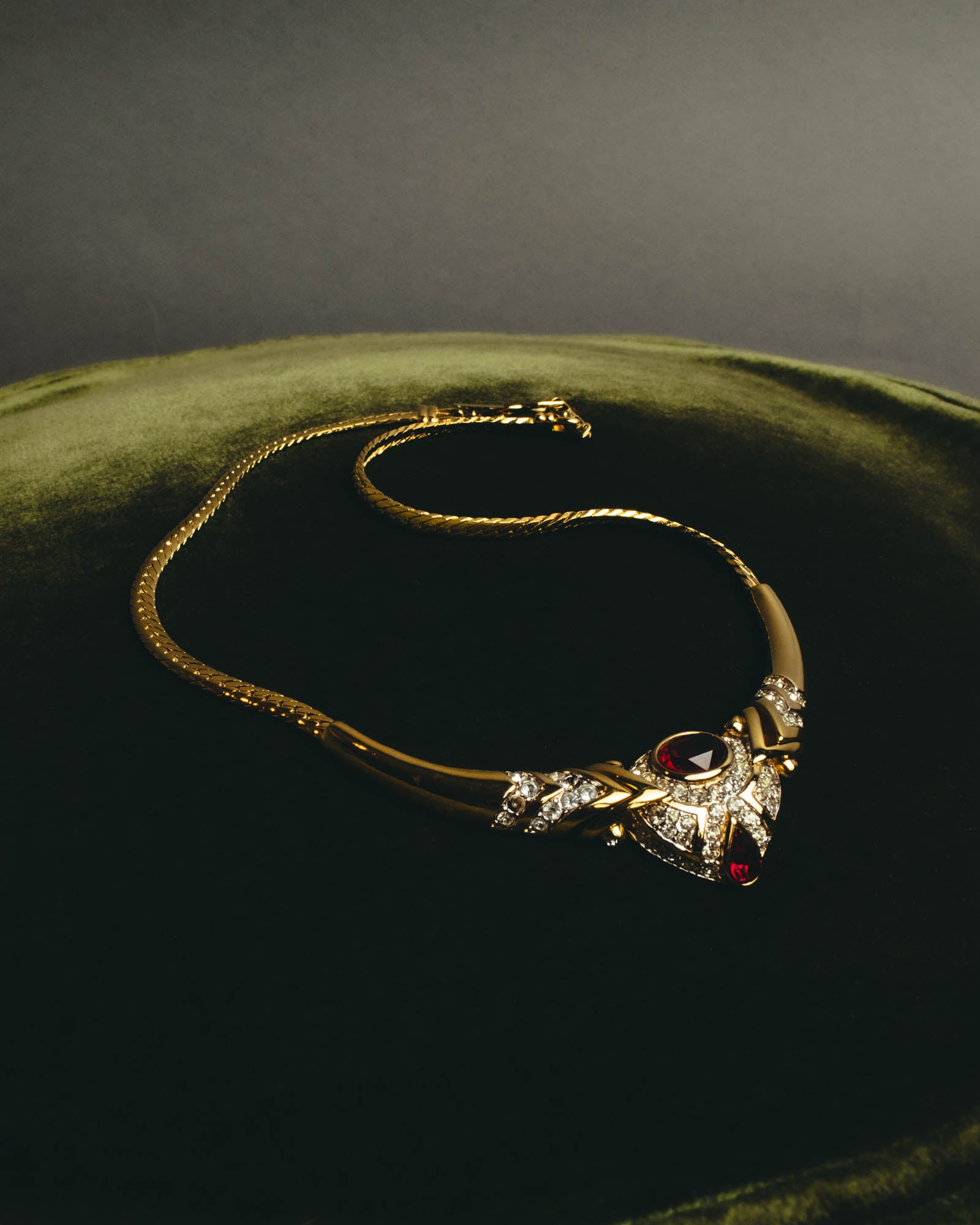 "NINA RICCI" 80's-90's Bold red stone necklace