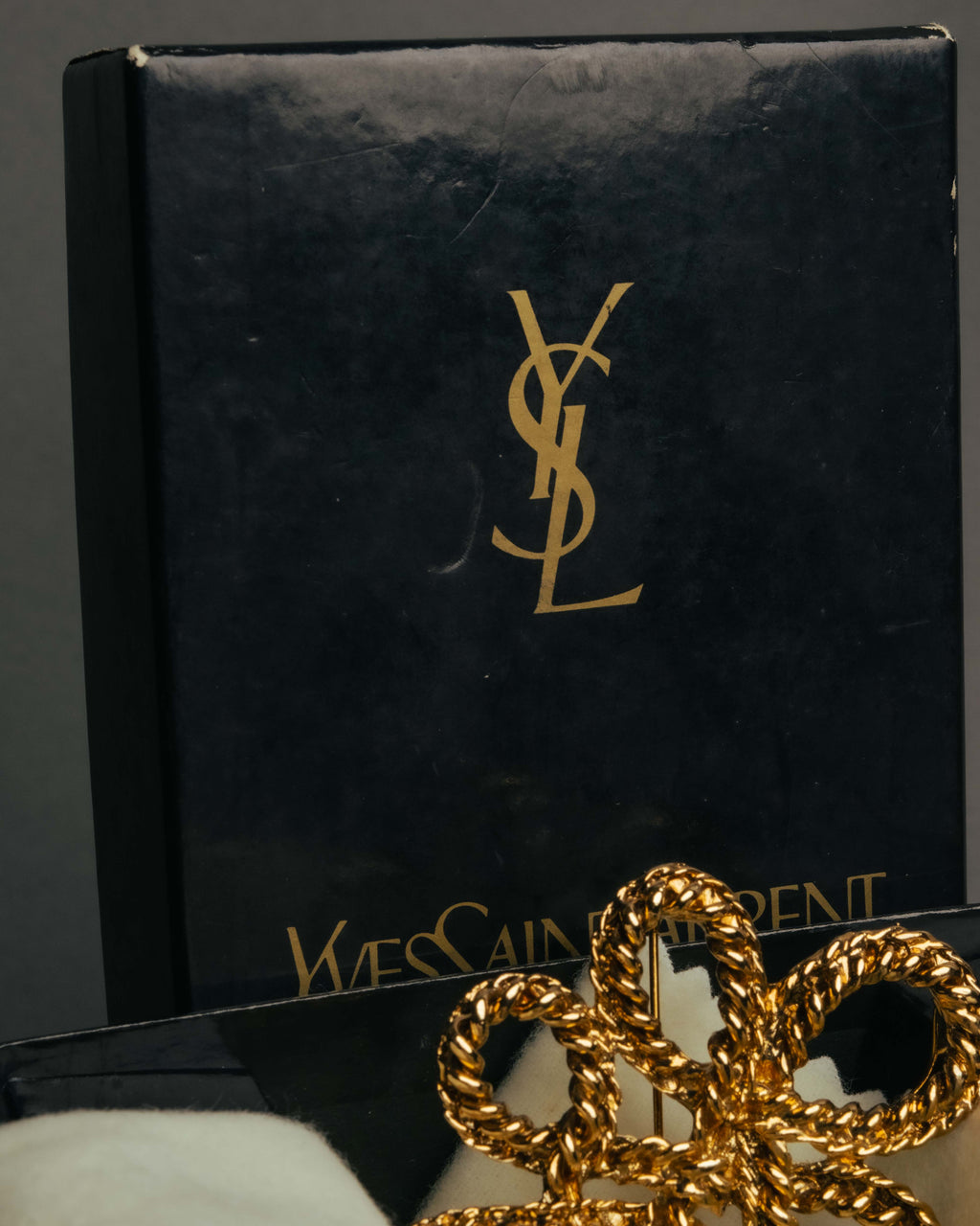 “Yves Saint Laurent” 90’s Gold rope motif flower brooch