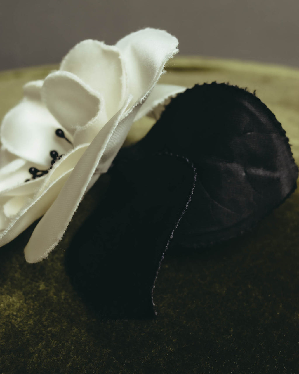 “CHANEL” 90’s-00’s White camellia fabric brooch