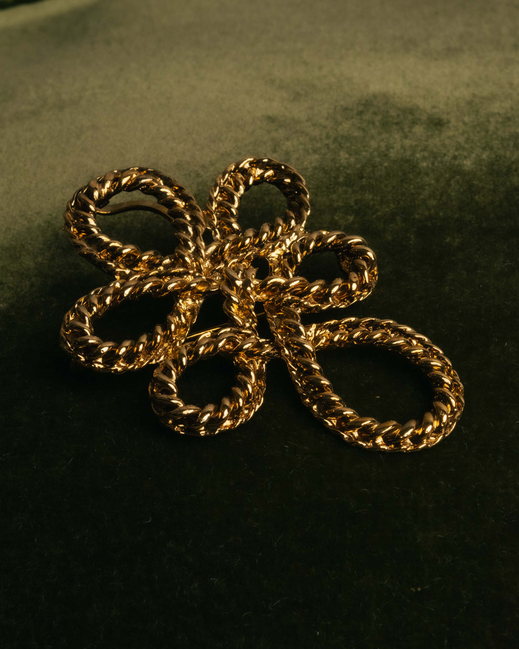 “Yves Saint Laurent” 90’s Gold rope motif flower brooch