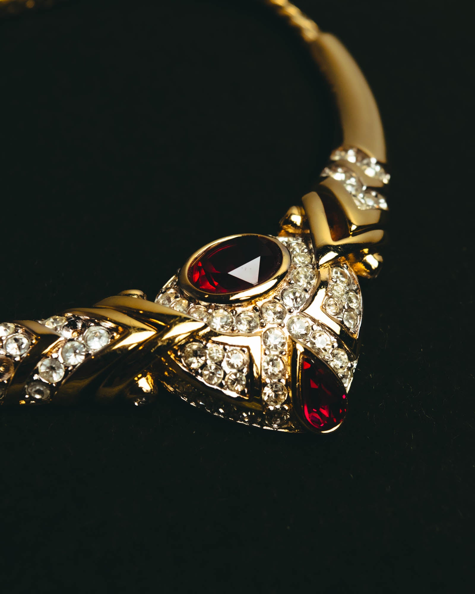 "NINA RICCI" 80's-90's Bold red stone necklace