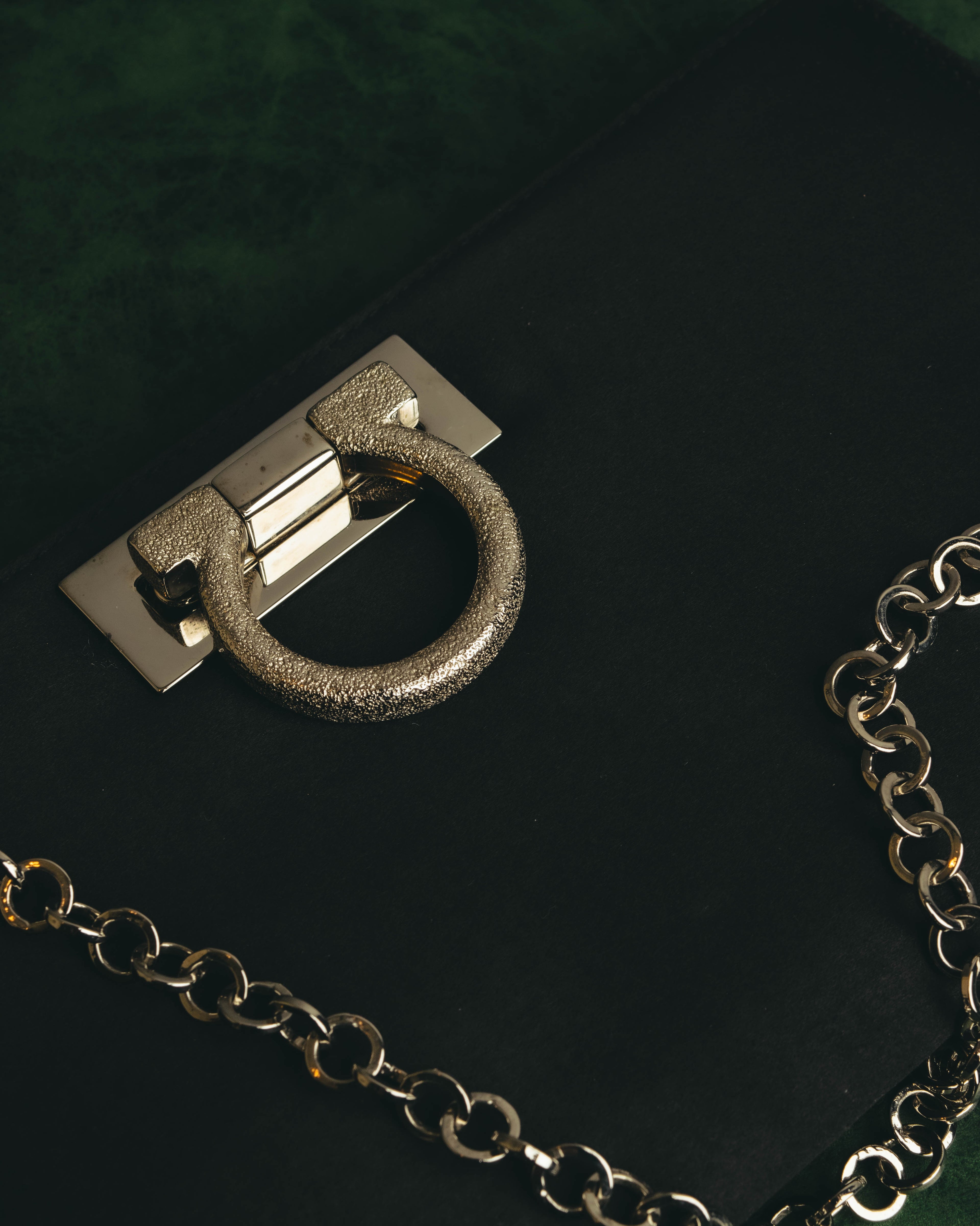 "Salvatore Ferragamo" 90's-00's Elegant gancini chain shoulder handbag