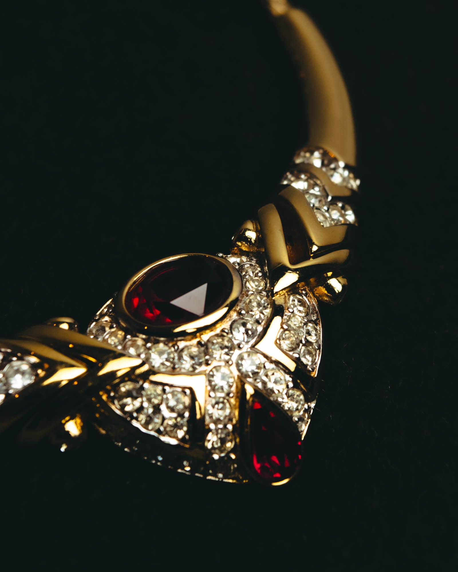 "NINA RICCI" 80's-90's Bold red stone necklace