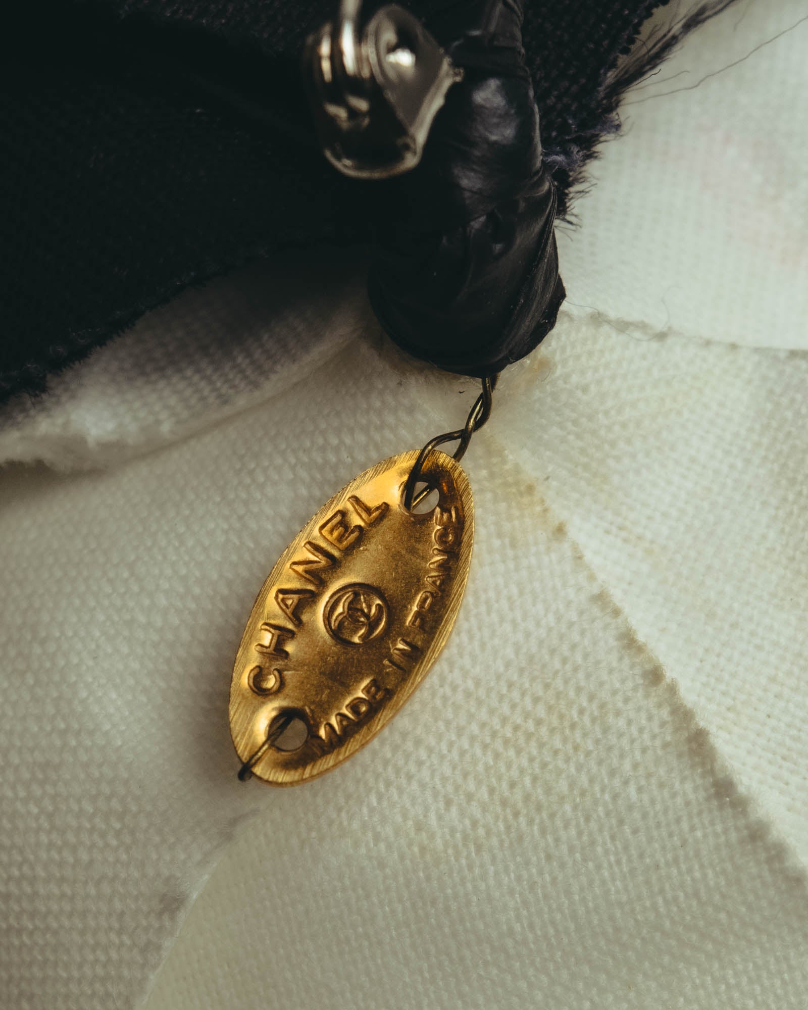 “CHANEL” 90’s-00’s White camellia fabric brooch