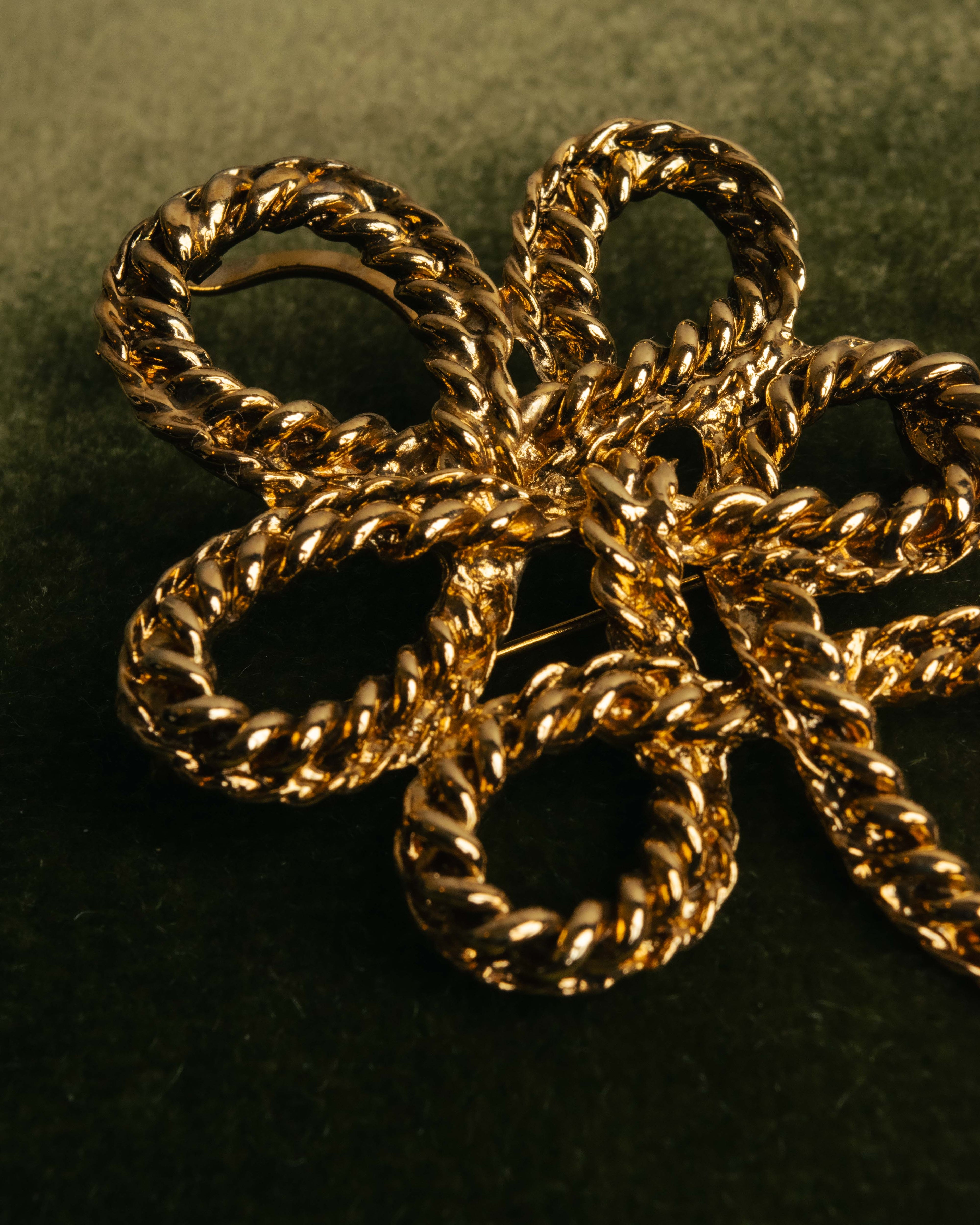 “Yves Saint Laurent” 90’s Gold rope motif flower brooch