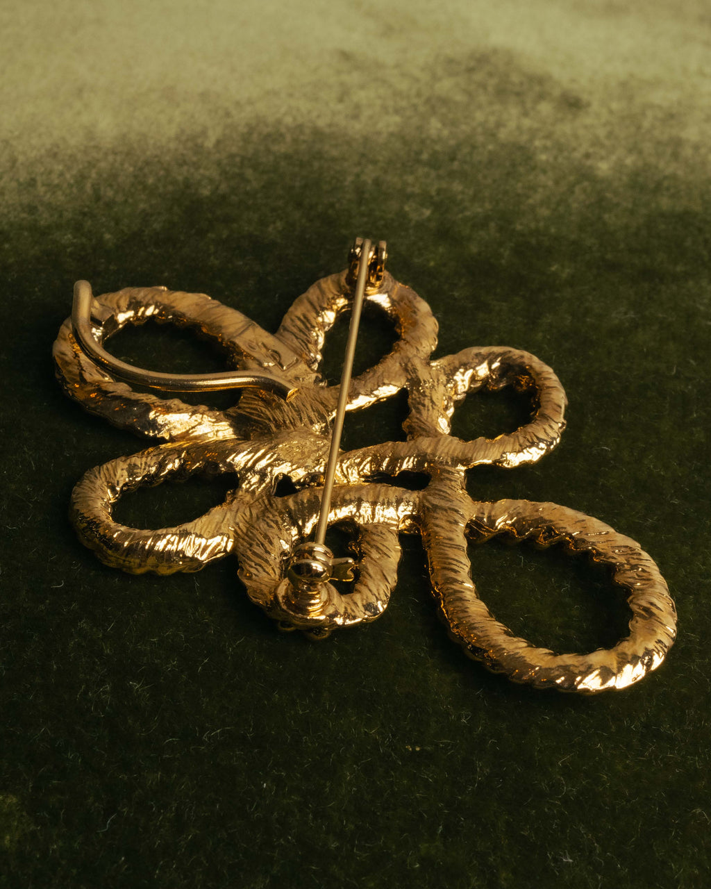 “Yves Saint Laurent” 90’s Gold rope motif flower brooch