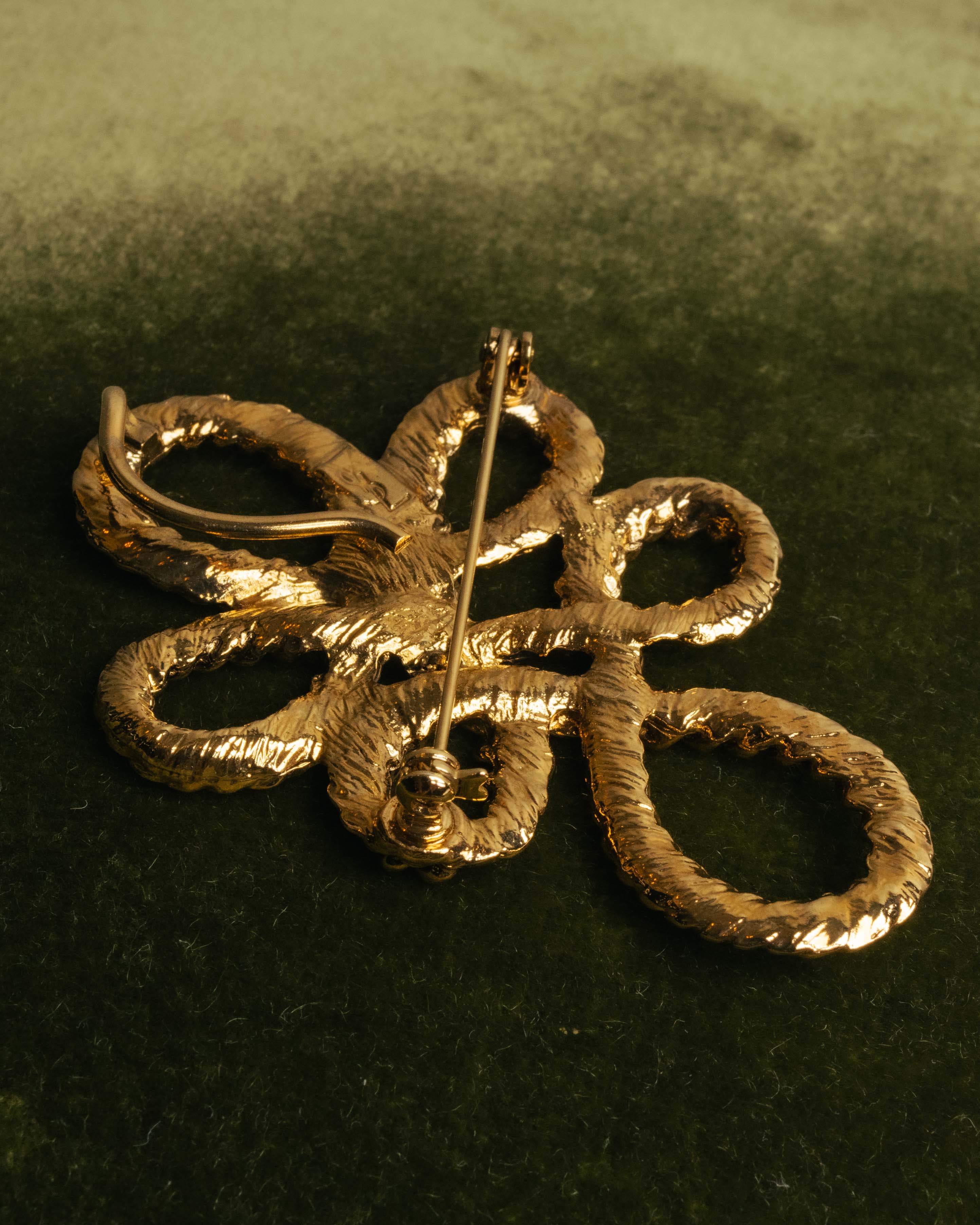 “Yves Saint Laurent” 90’s Gold rope motif flower brooch