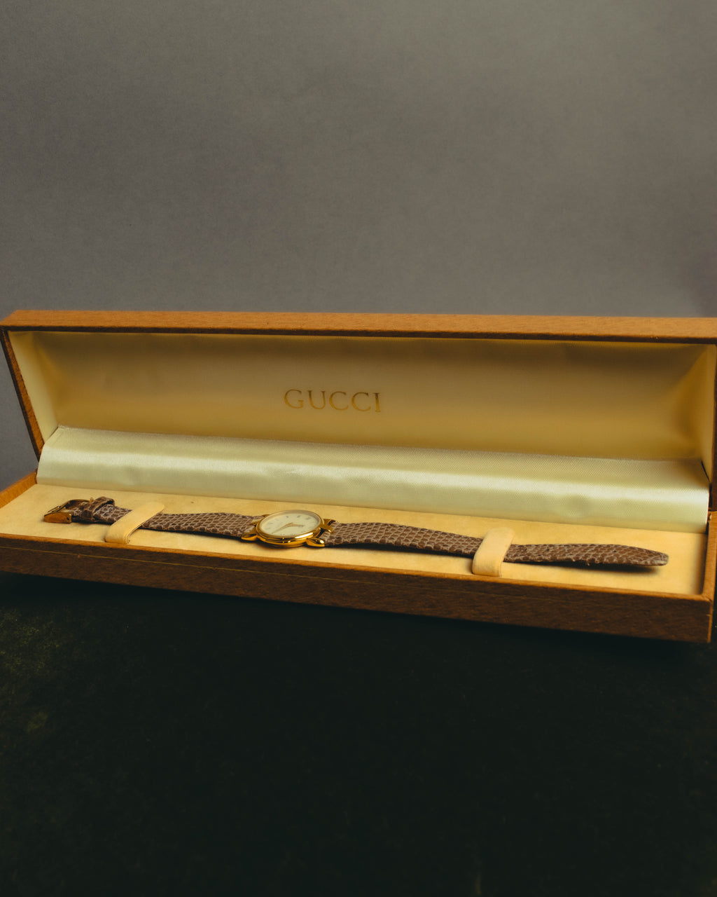 "GUCCI" 80's-90's Classic leather strap wristwatch