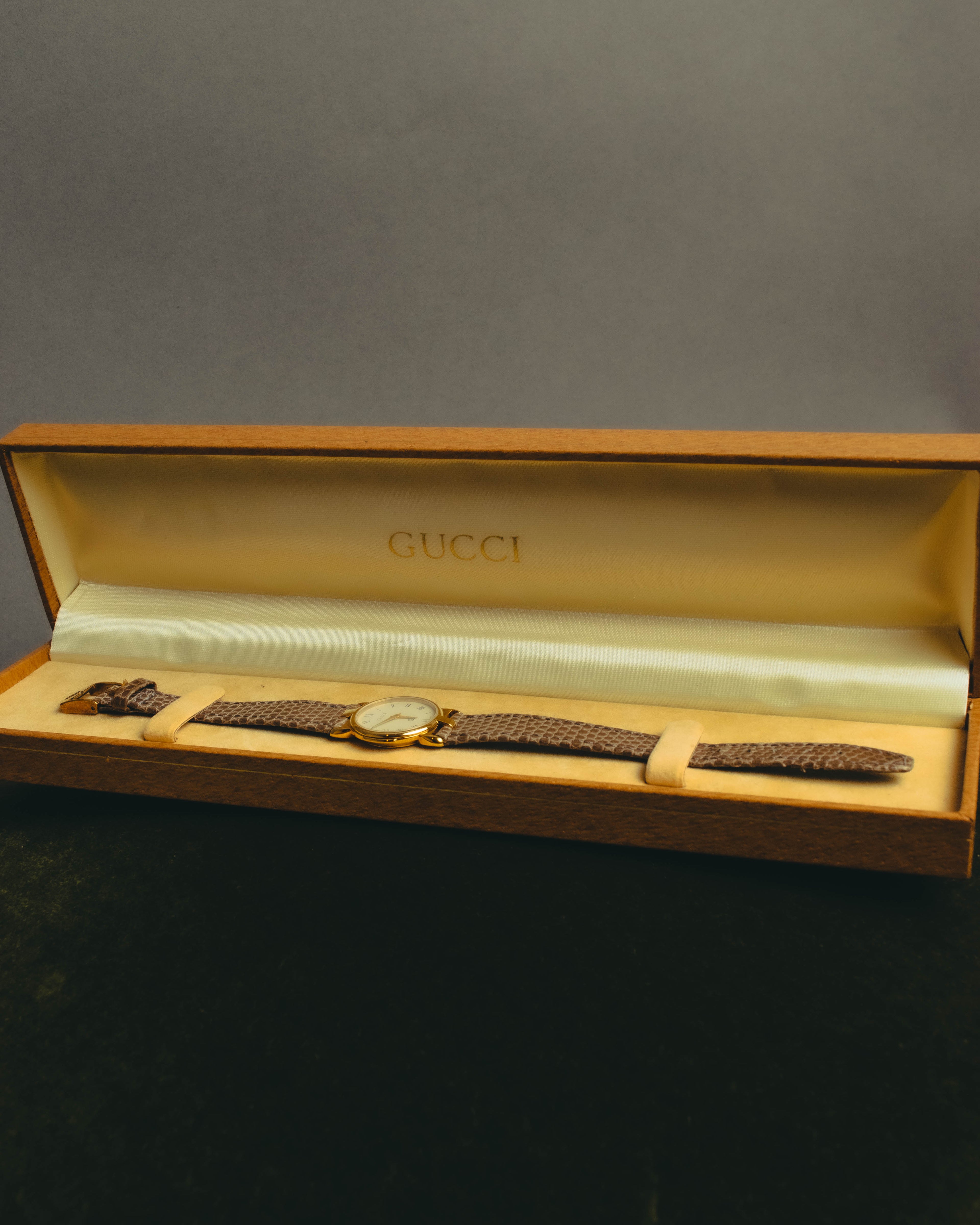 "GUCCI" 80's-90's Classic leather strap wristwatch