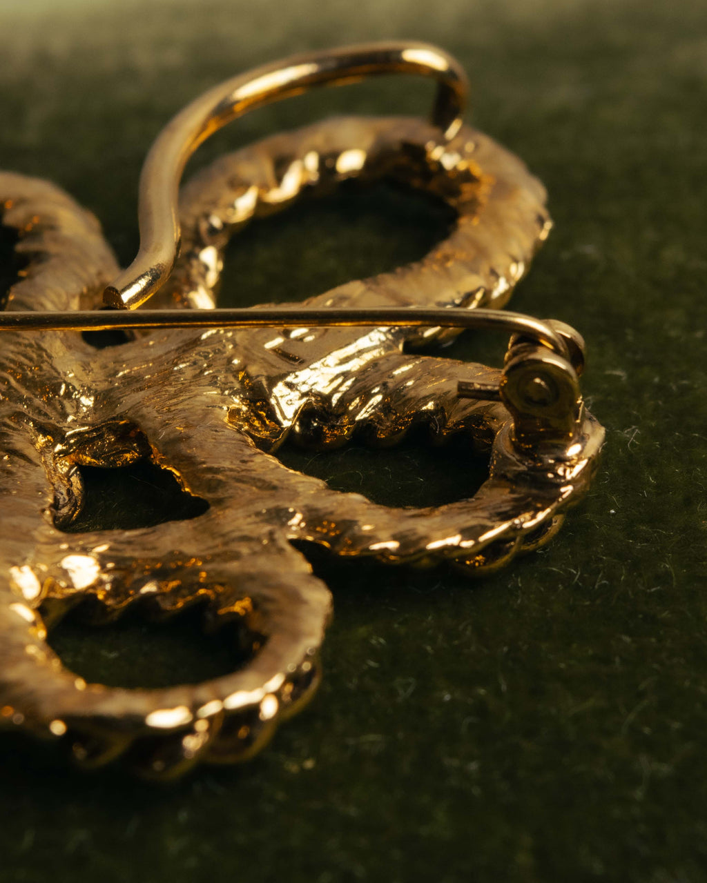 “Yves Saint Laurent” 90’s Gold rope motif flower brooch