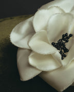 “CHANEL” 90’s-00’s White camellia fabric brooch