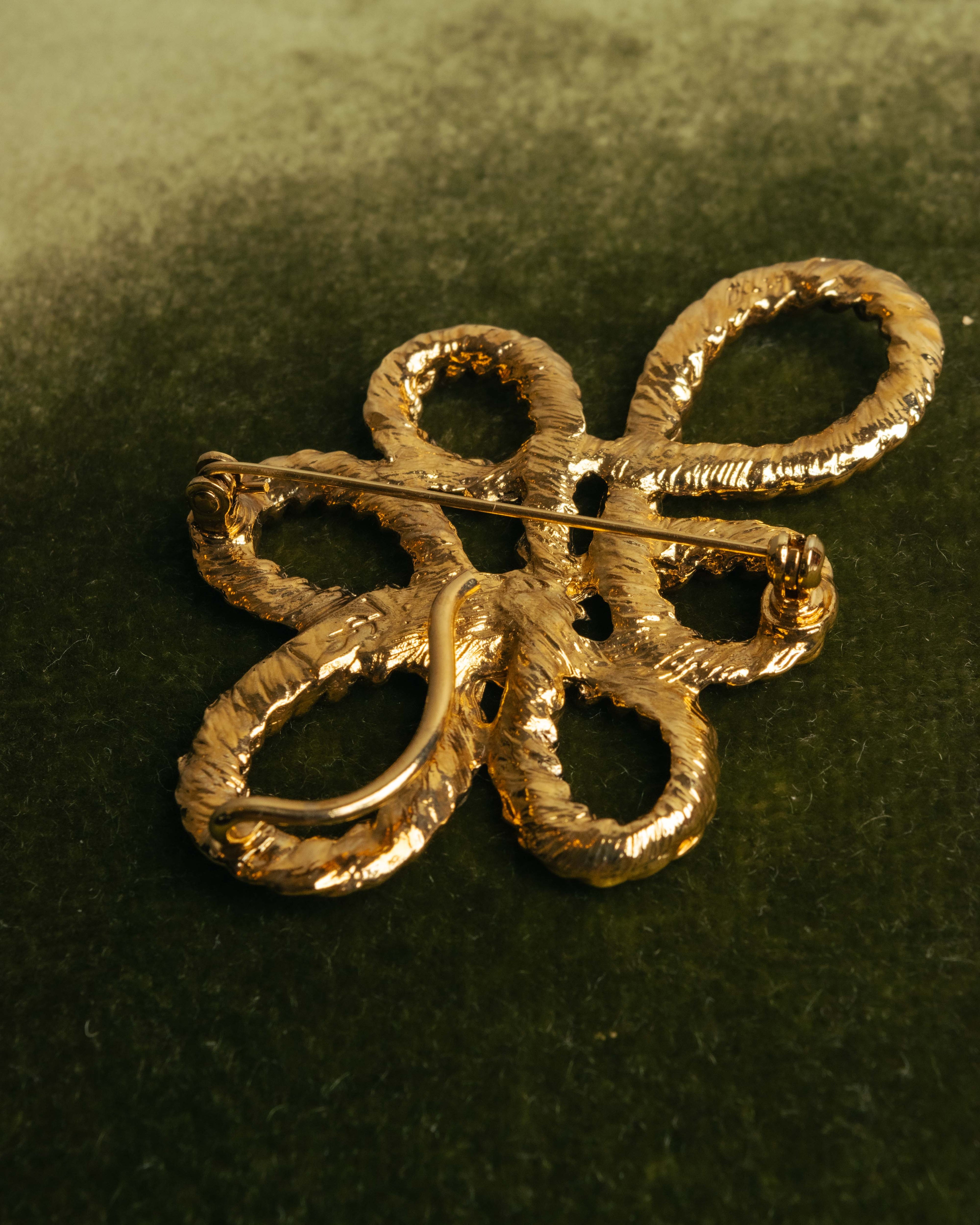 “Yves Saint Laurent” 90’s Gold rope motif flower brooch