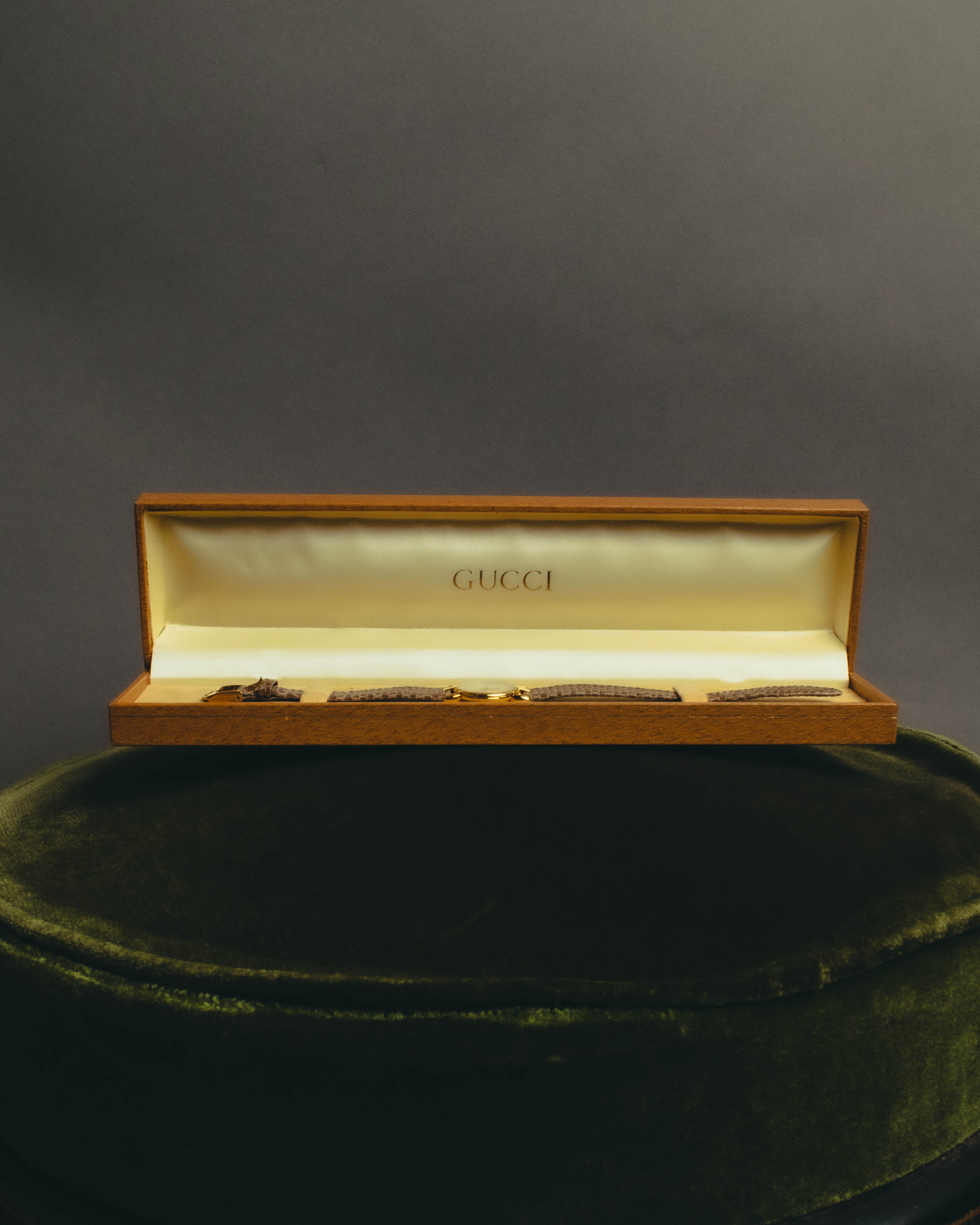 "GUCCI" 80's-90's Classic leather strap wristwatch