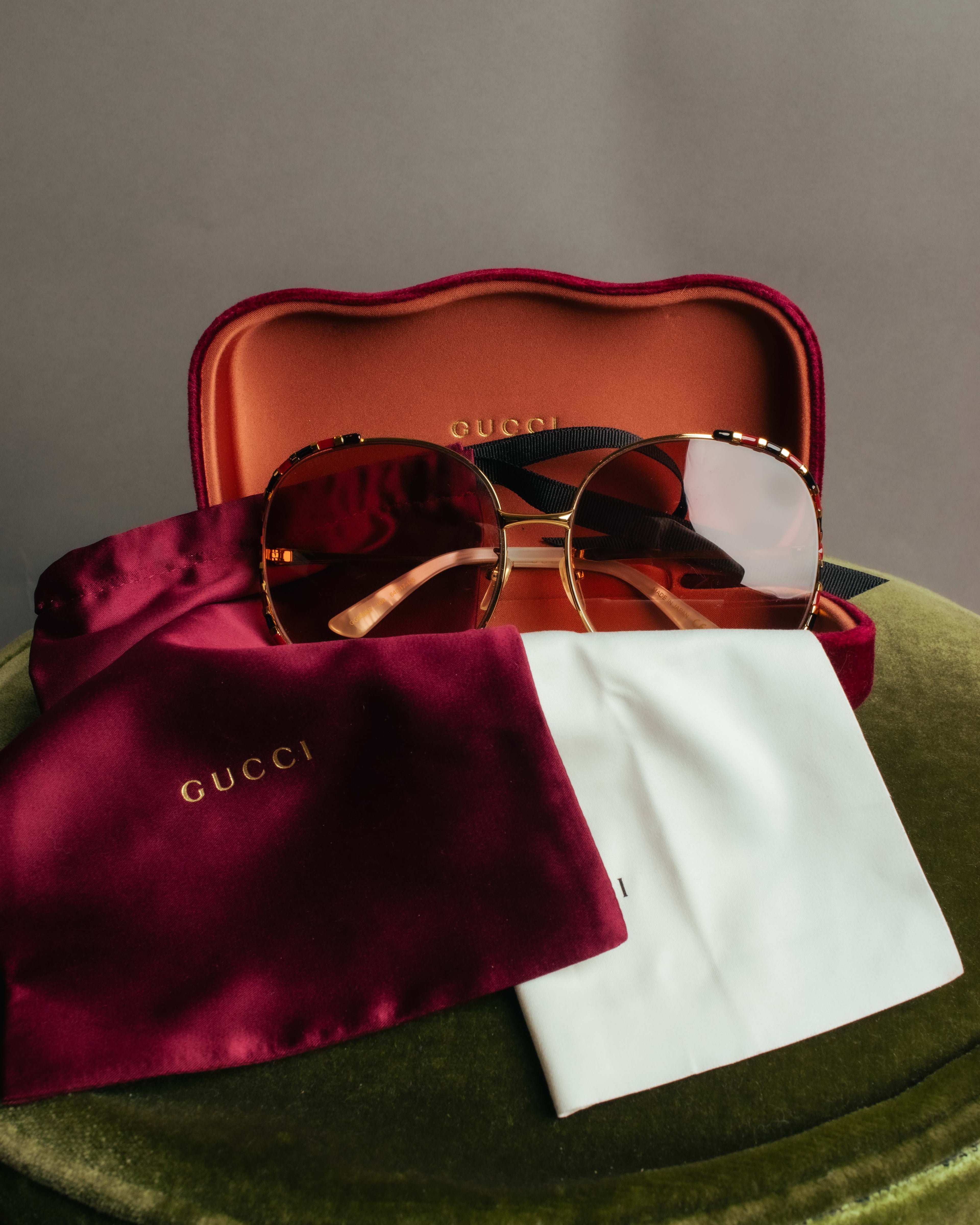 “GUCCI” 2017-2022 Striped rim oversized sunglasses