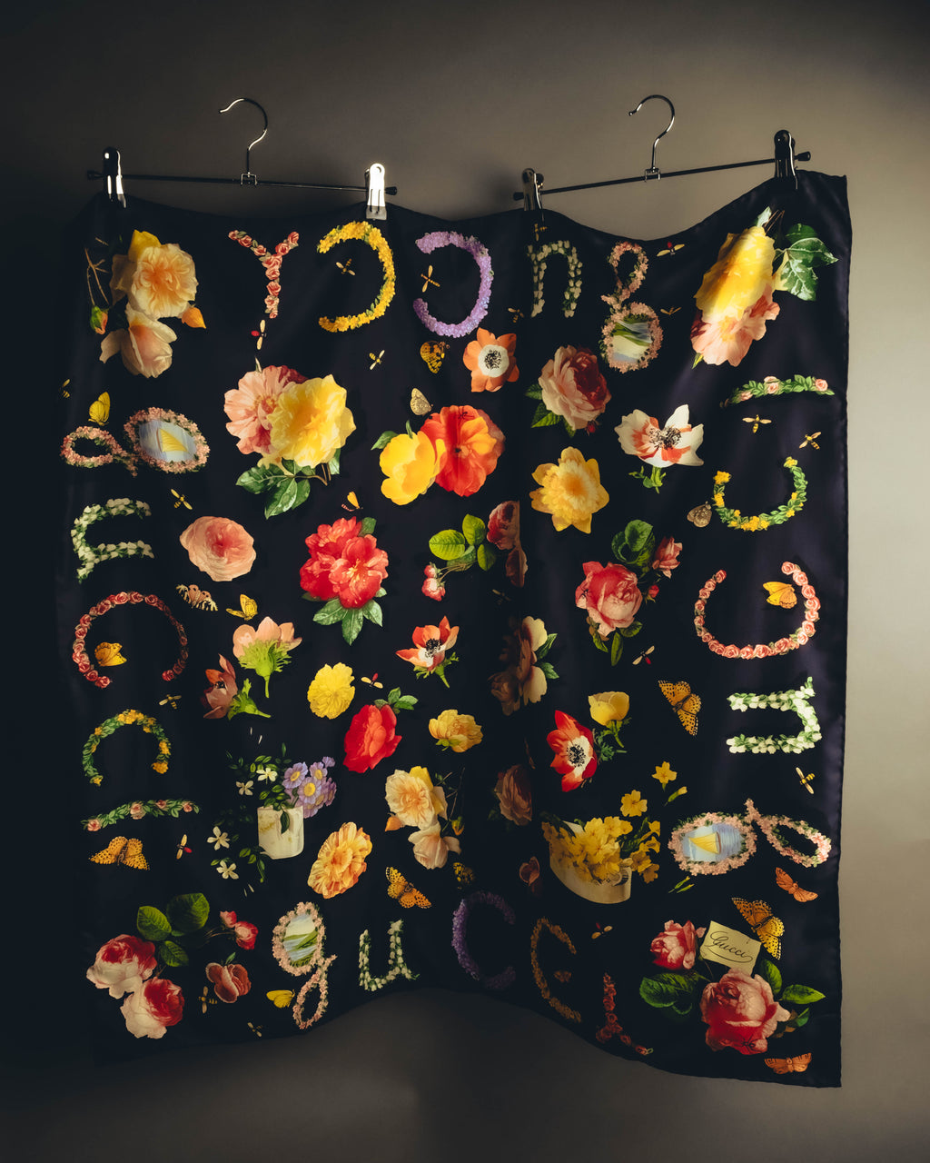 "GUCCI" 70's-80's Botanical silk scarf