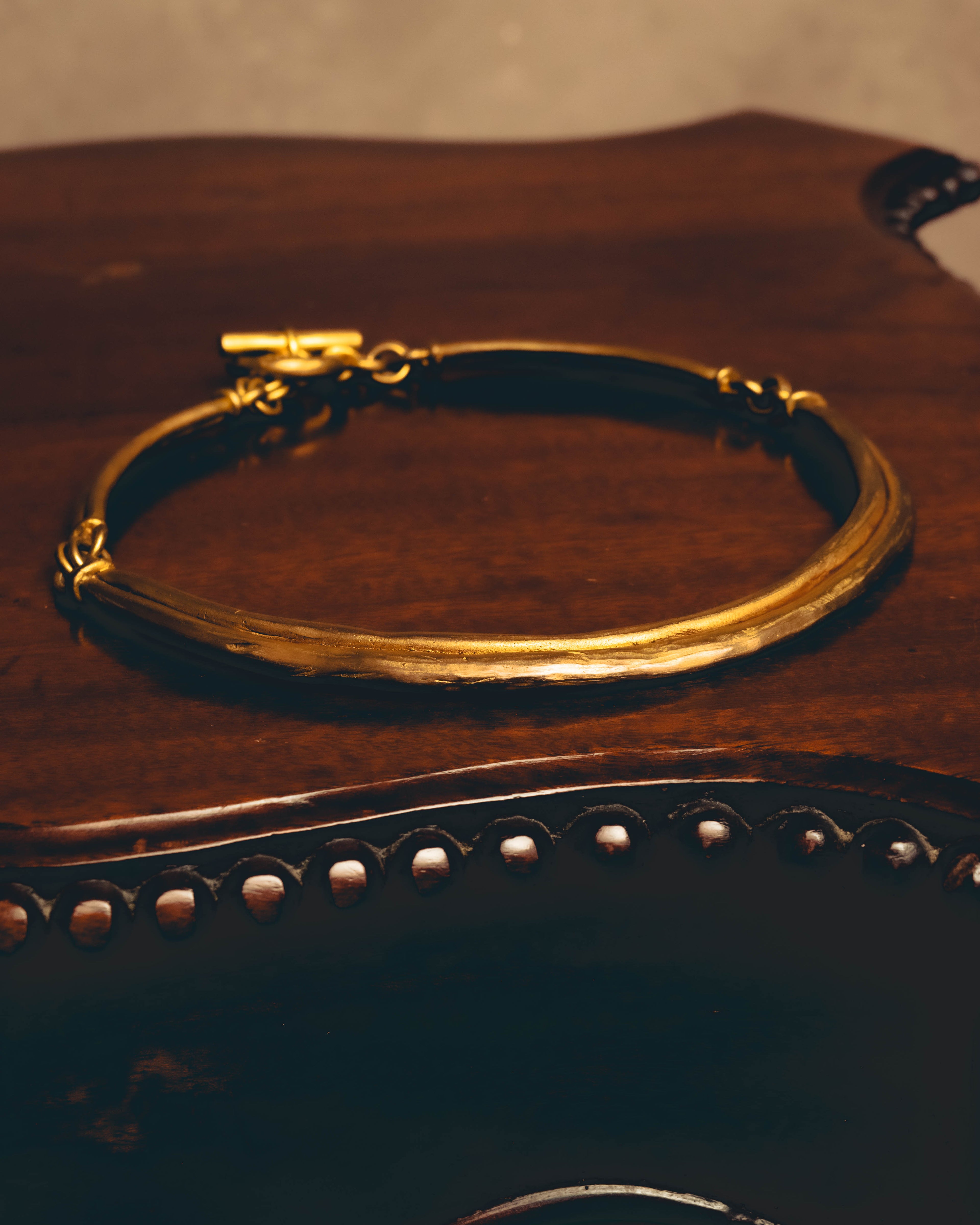 -SPECIAL- "Hermès" 80's-00's Sculptural gold tone choker necklace