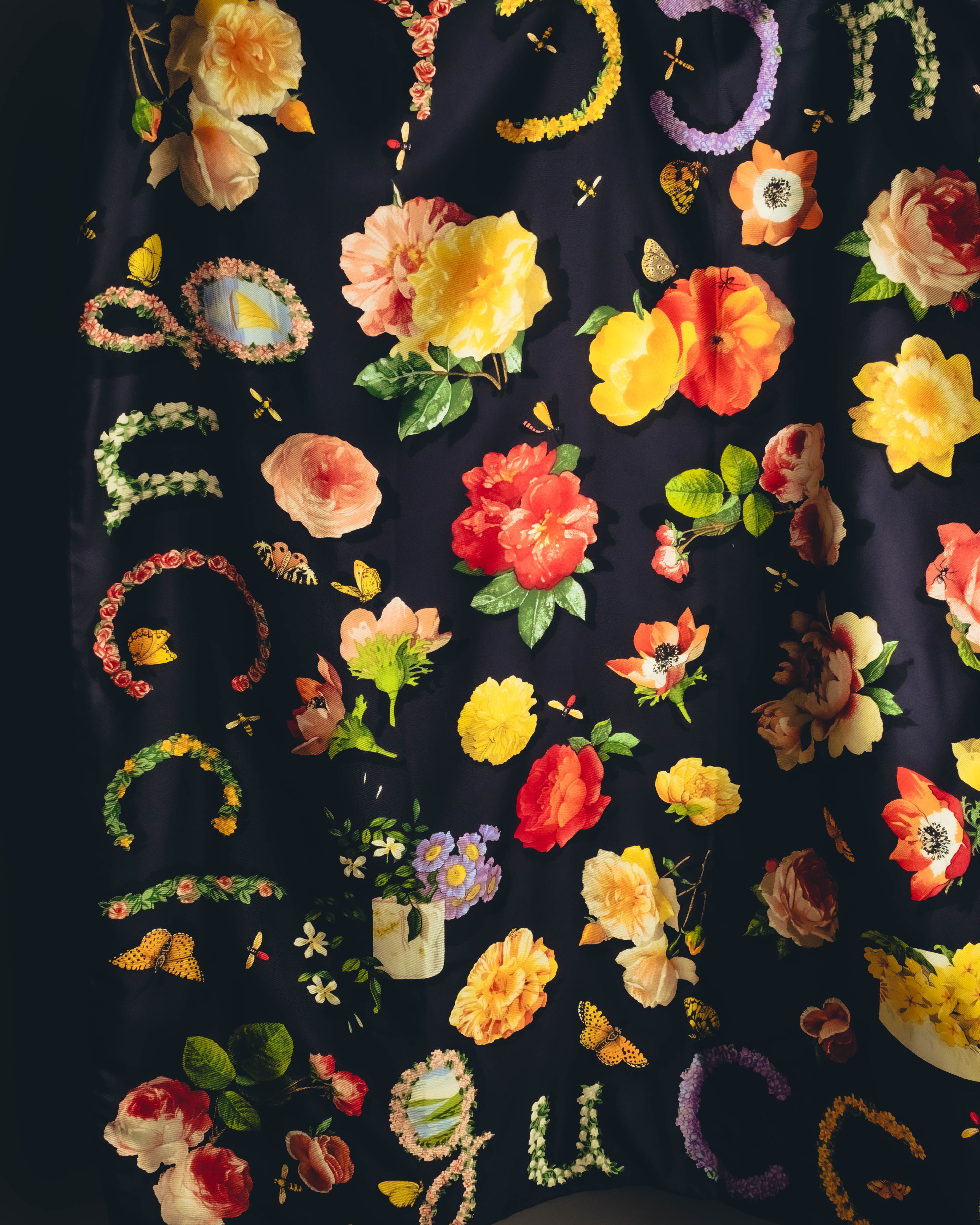 "GUCCI" 70's-80's Botanical silk scarf