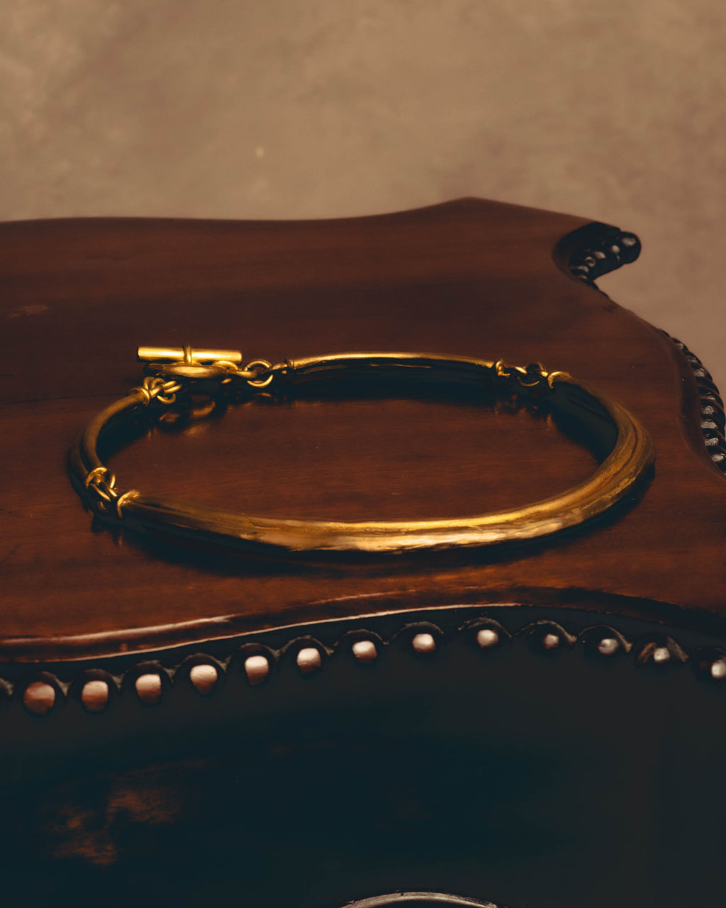 -SPECIAL- "Hermès" 80's-00's Sculptural gold tone choker necklace