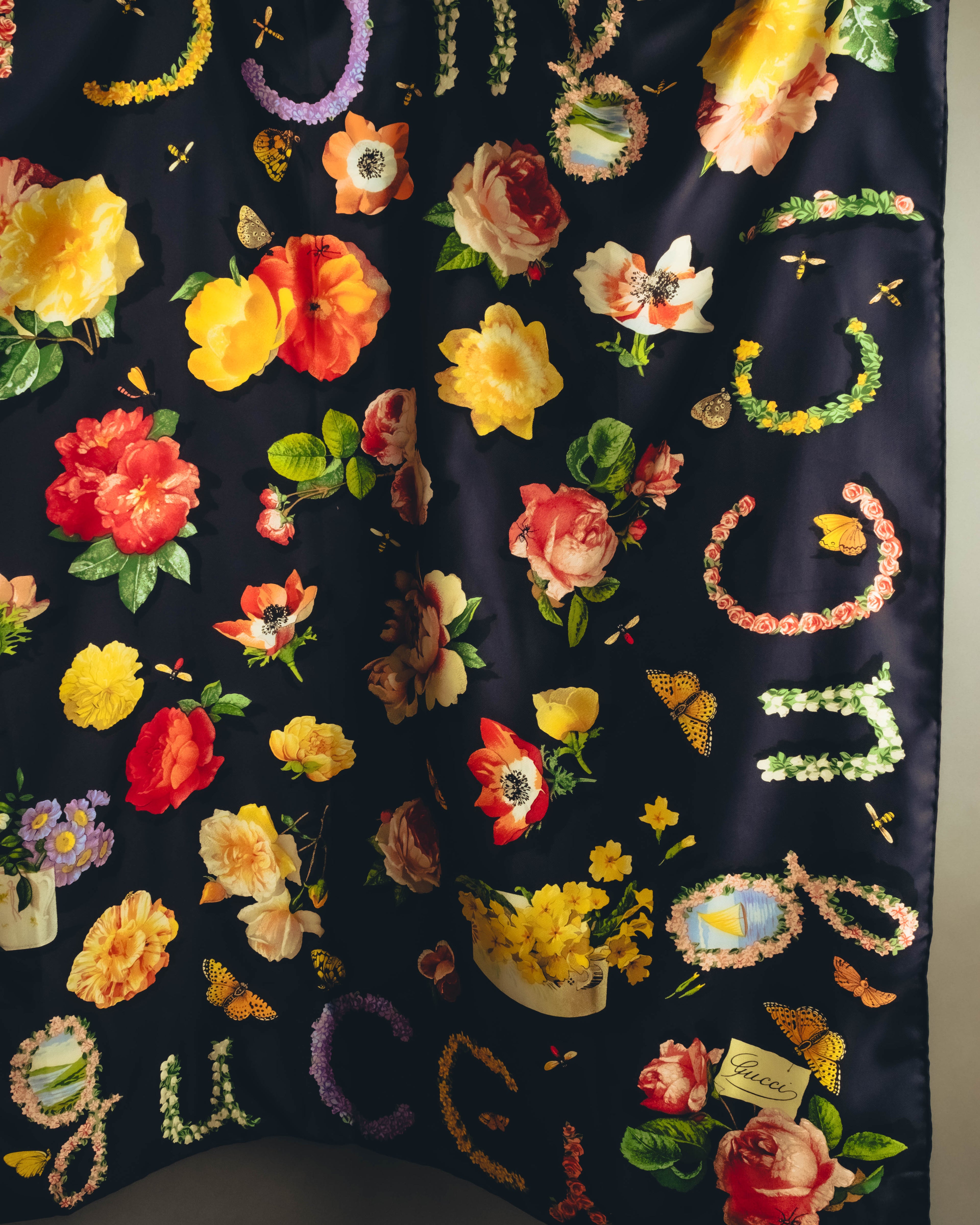 "GUCCI" 70's-80's Botanical silk scarf