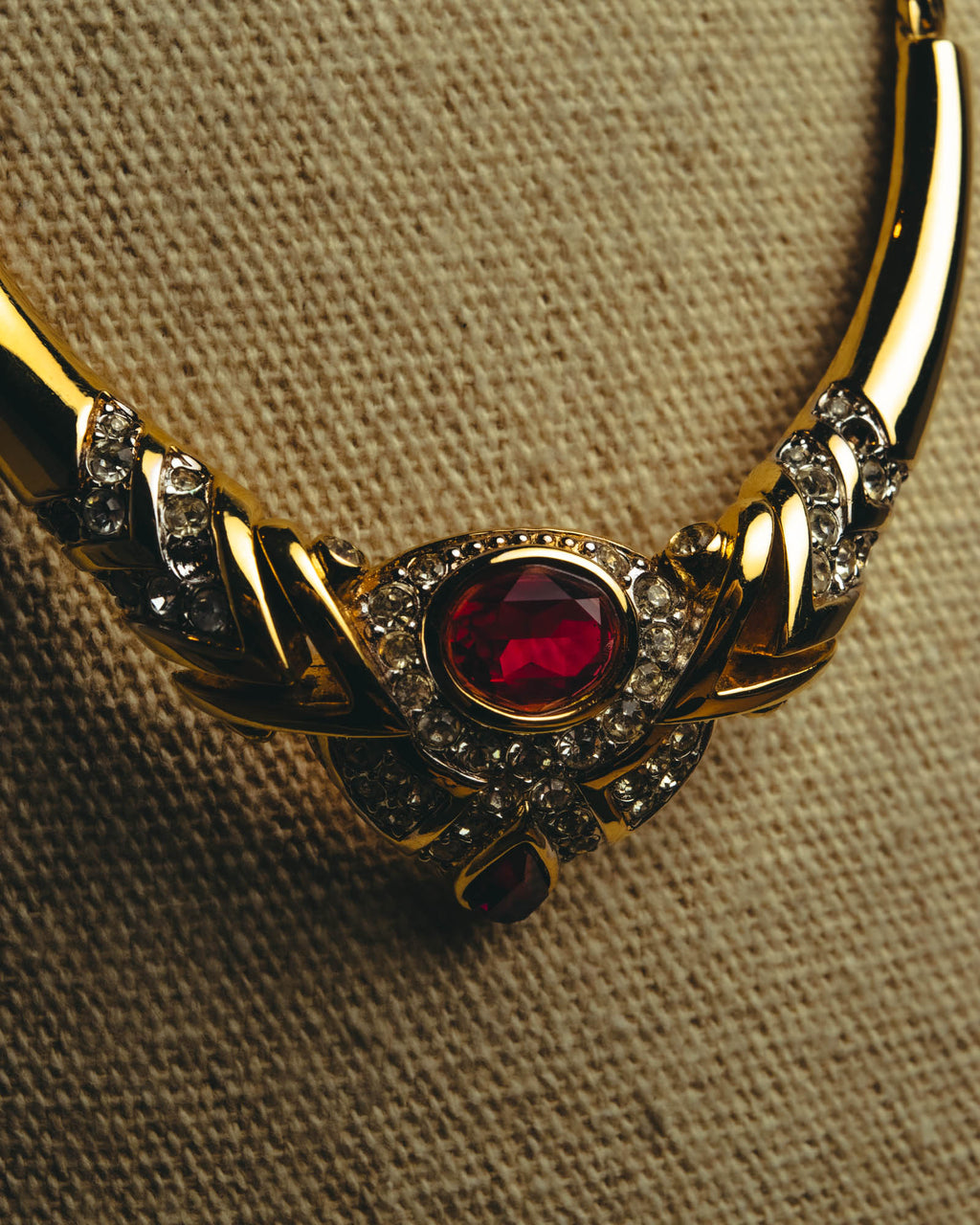 "NINA RICCI" 80's-90's Bold red stone necklace