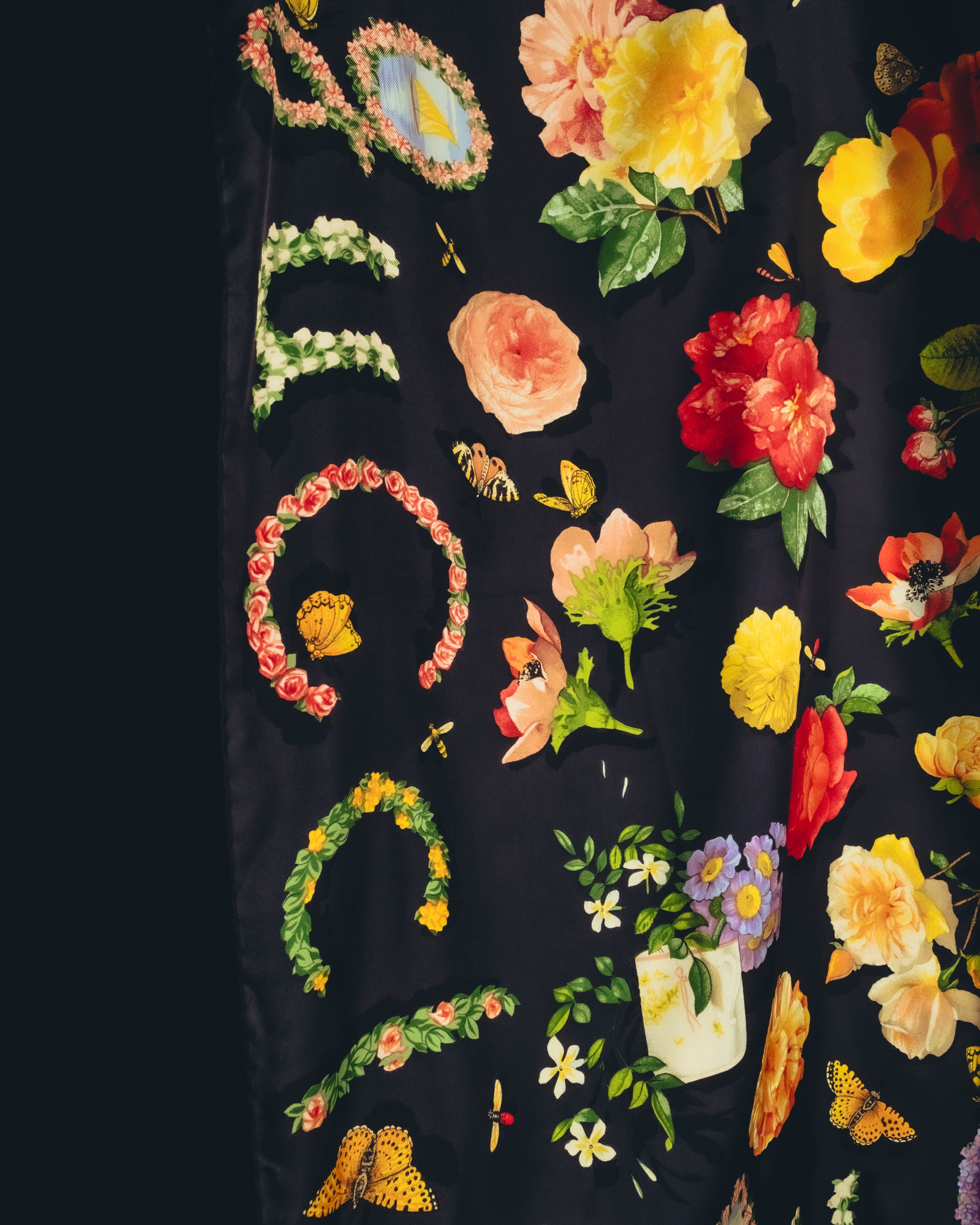 "GUCCI" 70's-80's Botanical silk scarf