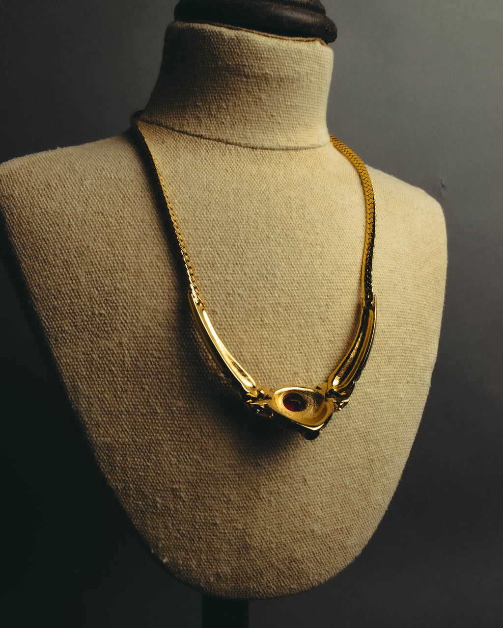 "NINA RICCI" 80's-90's Bold red stone necklace
