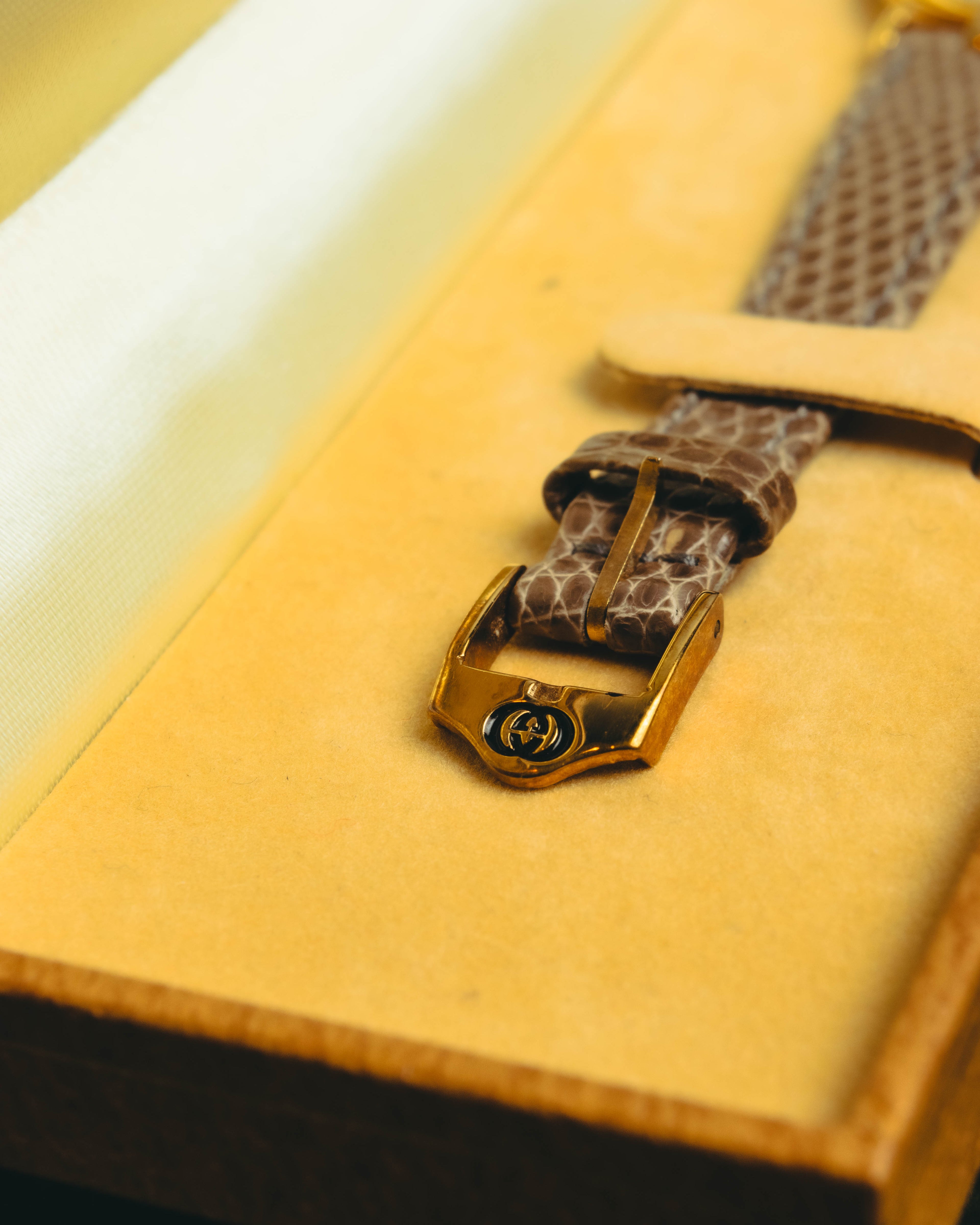 "GUCCI" 80's-90's Classic leather strap wristwatch