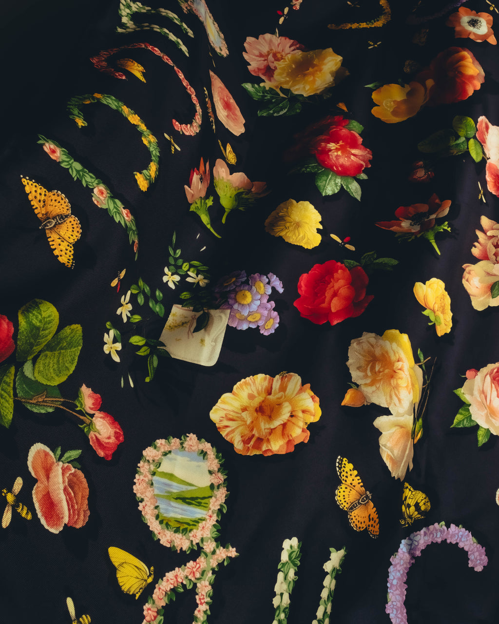 "GUCCI" 70's-80's Botanical silk scarf