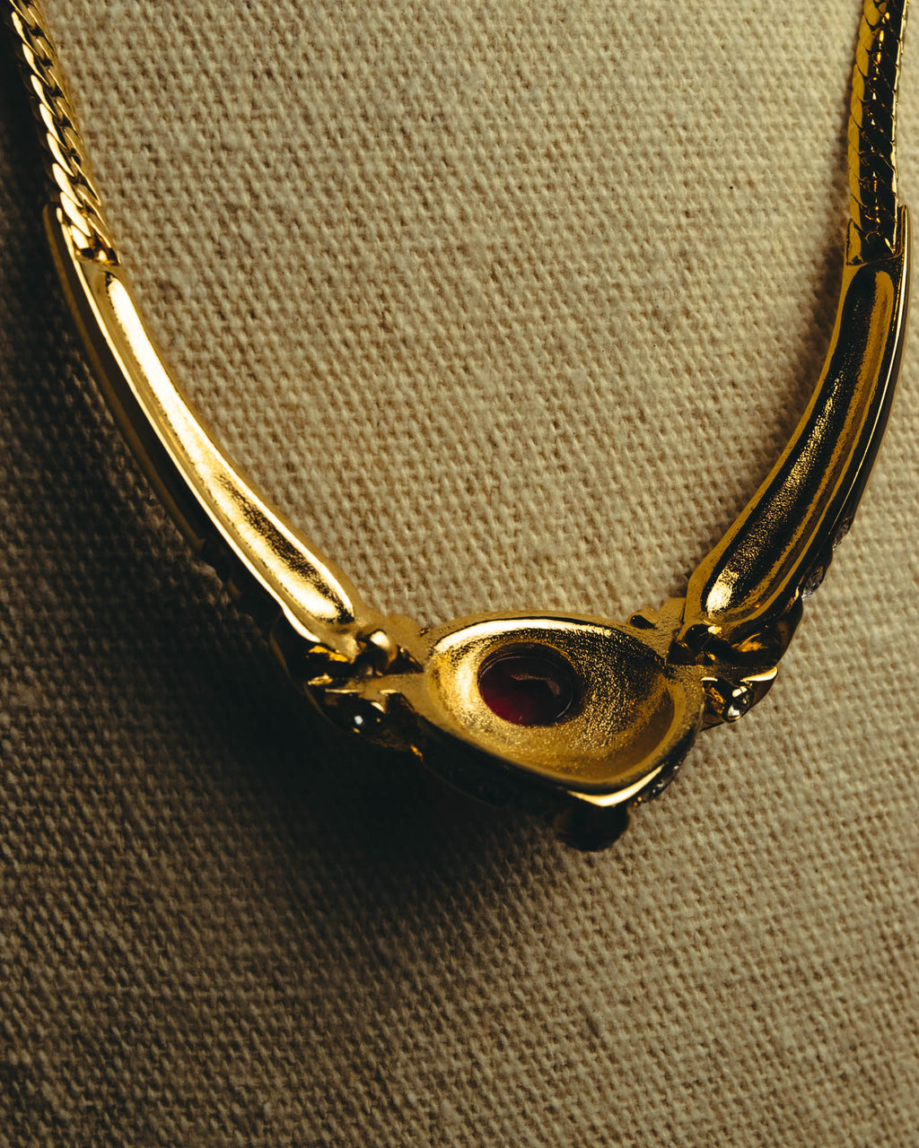 "NINA RICCI" 80's-90's Bold red stone necklace