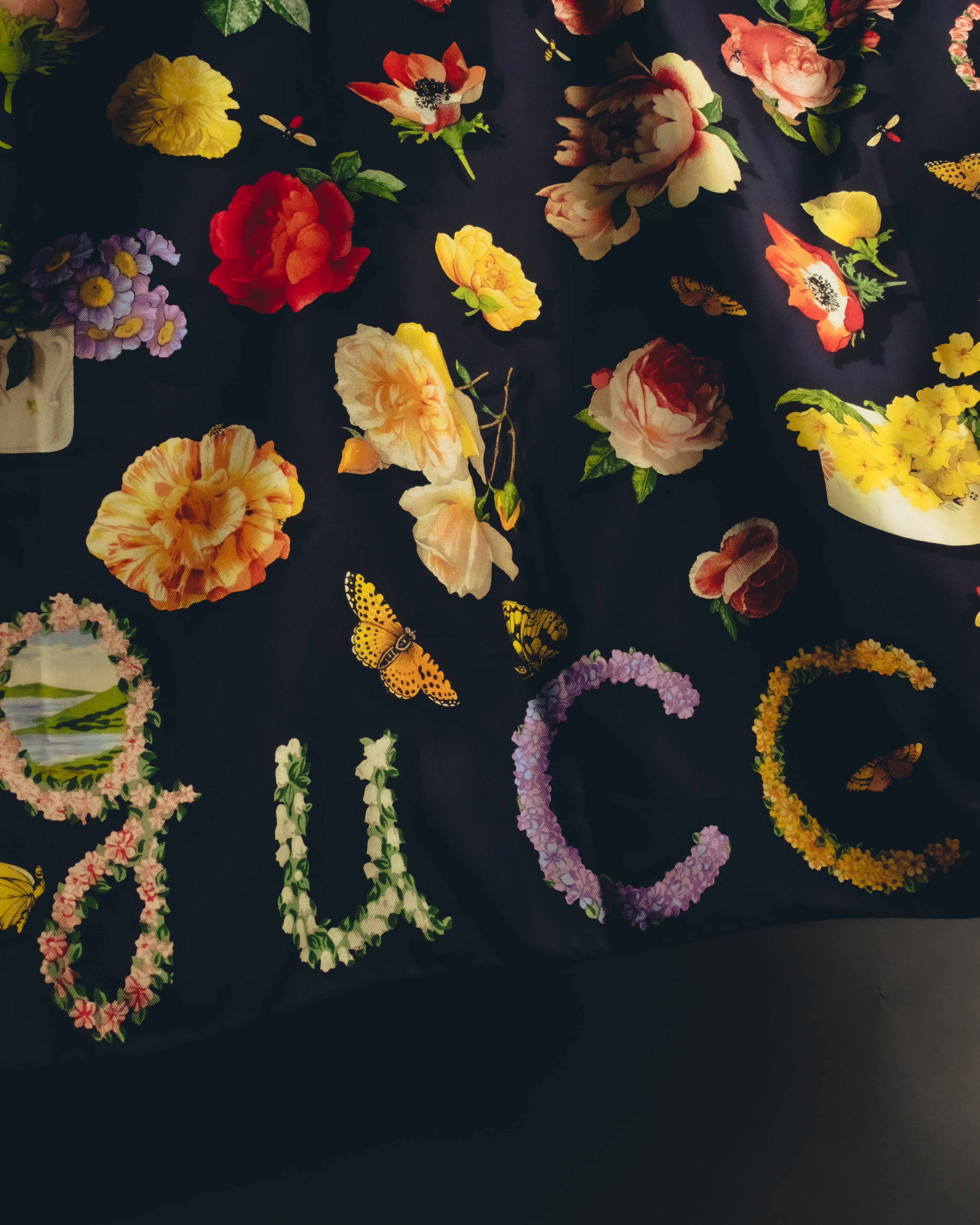 "GUCCI" 70's-80's Botanical silk scarf