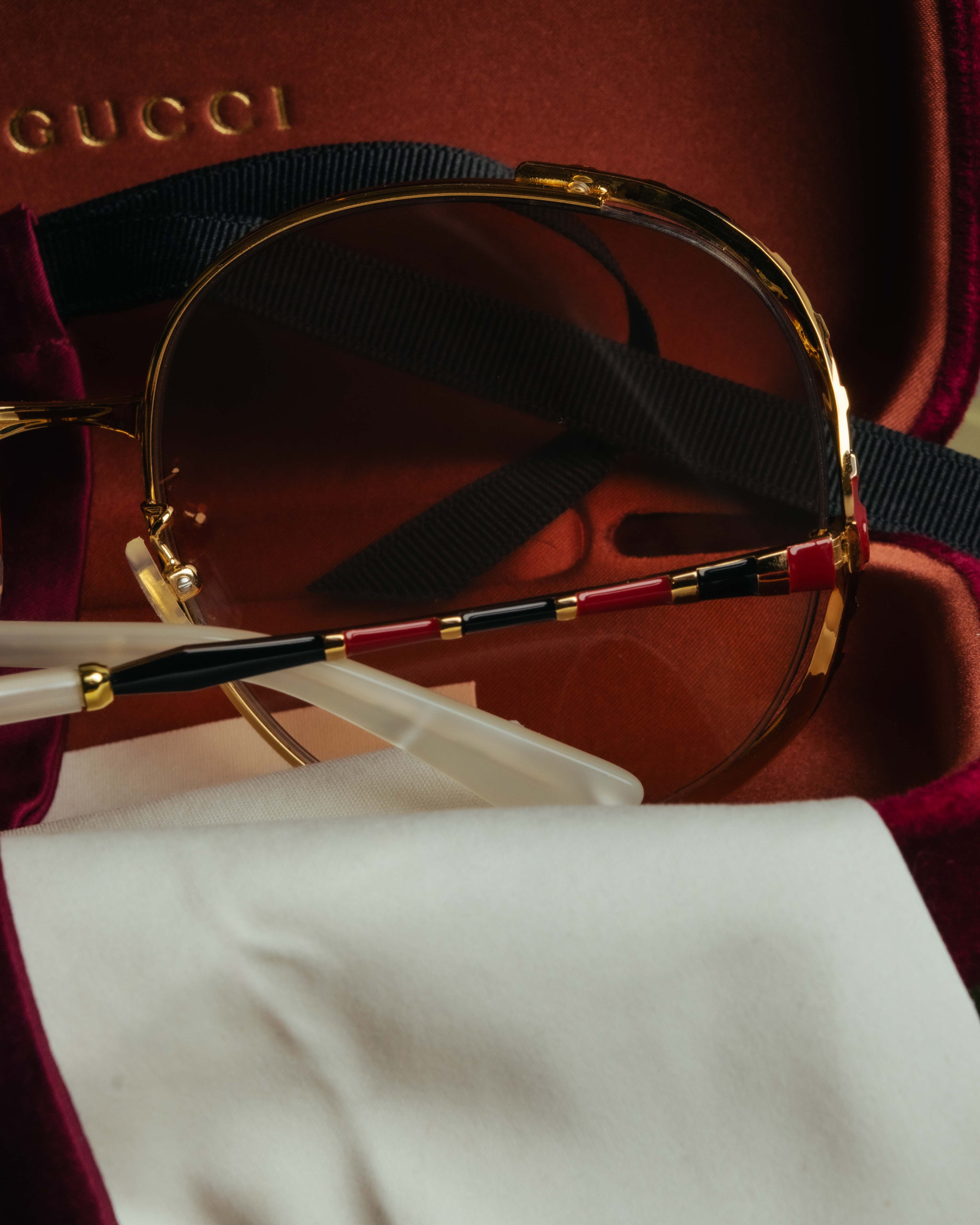 “GUCCI” 2017-2022 Striped rim oversized sunglasses