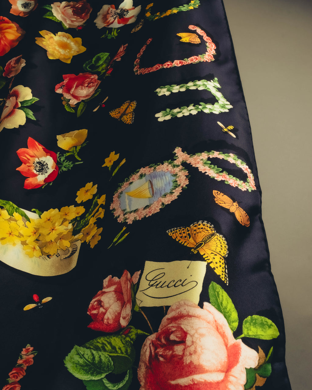 "GUCCI" 70's-80's Botanical silk scarf