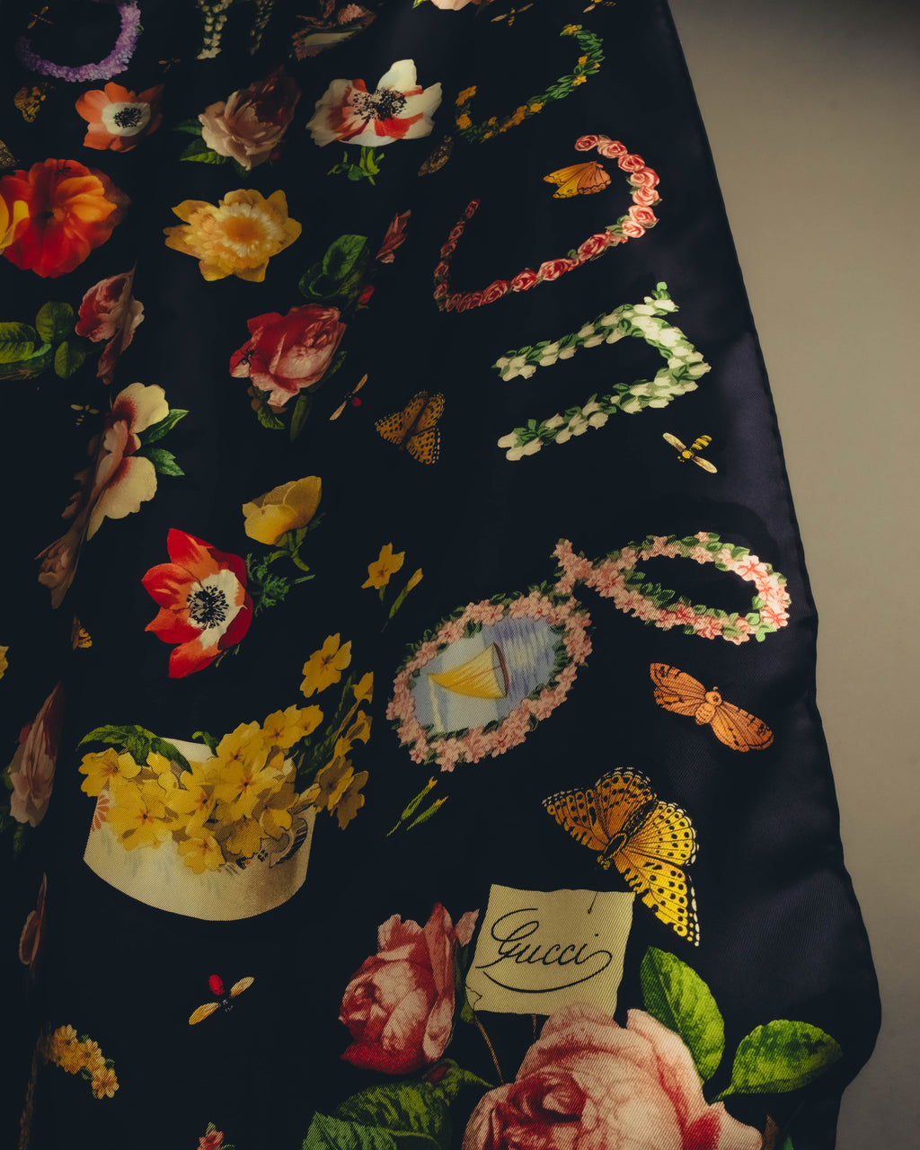 "GUCCI" 70's-80's Botanical silk scarf