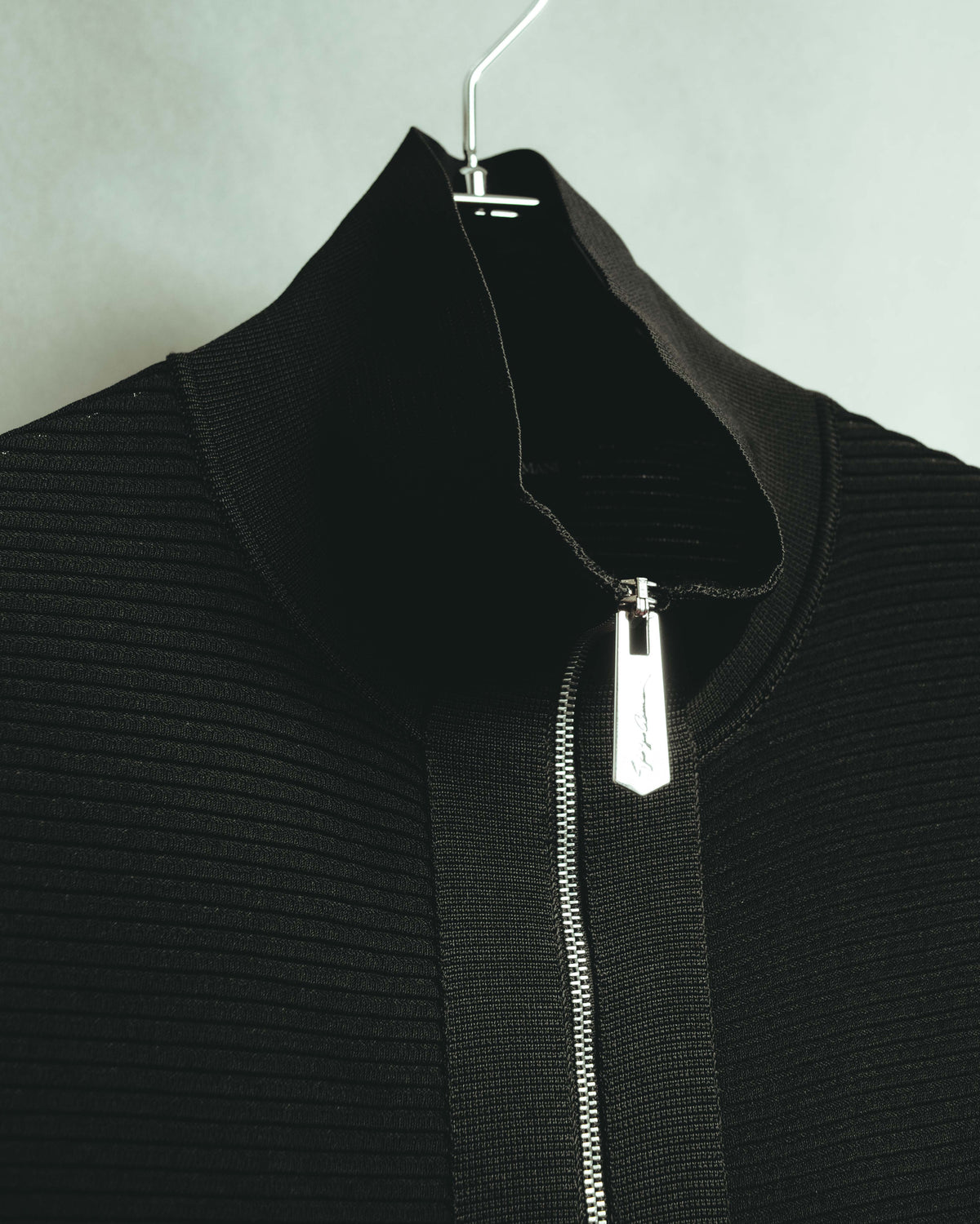 "Giorgio Armani" 10's Sleek zip up knit jacket