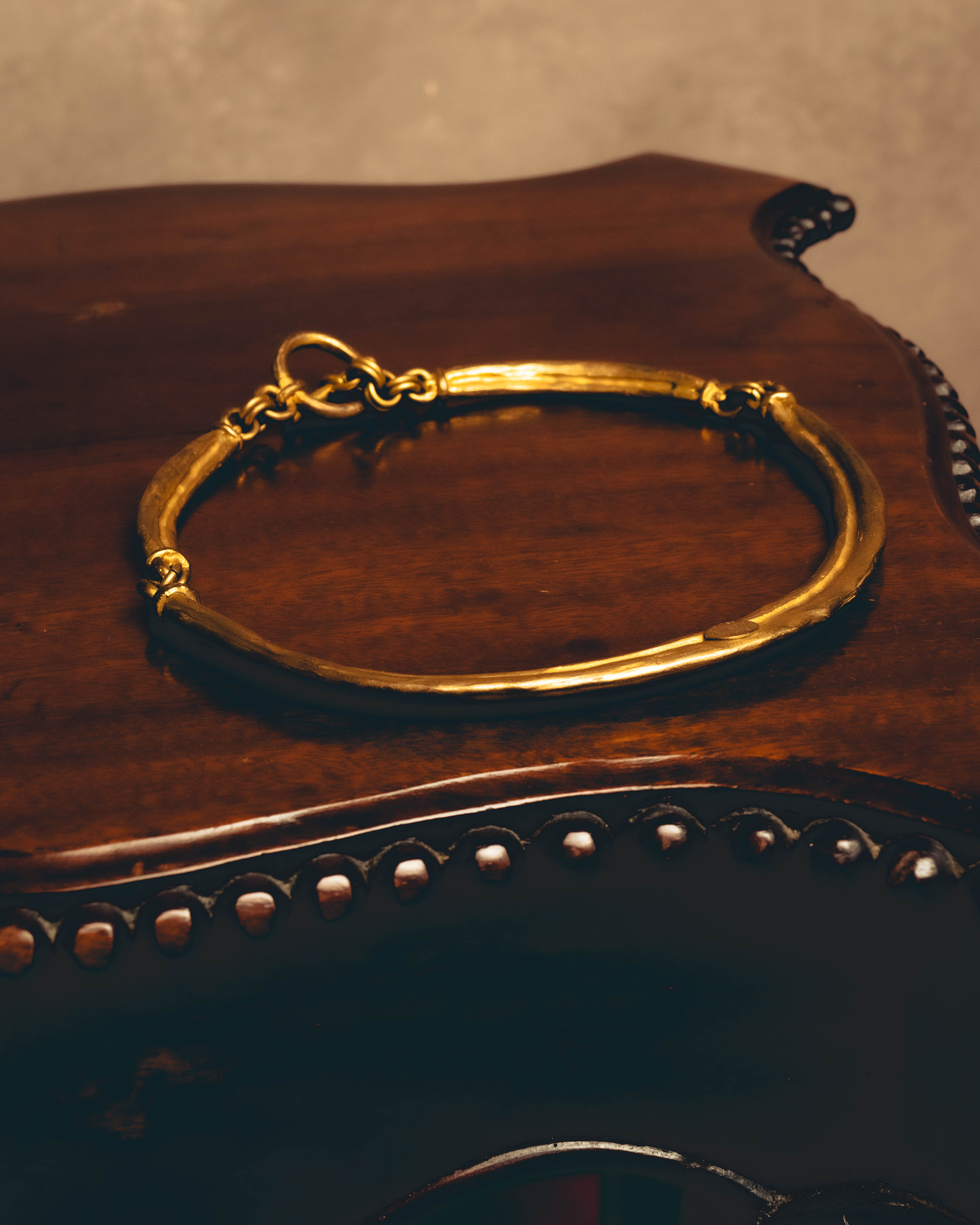 -SPECIAL- "Hermès" 80's-00's Sculptural gold tone choker necklace