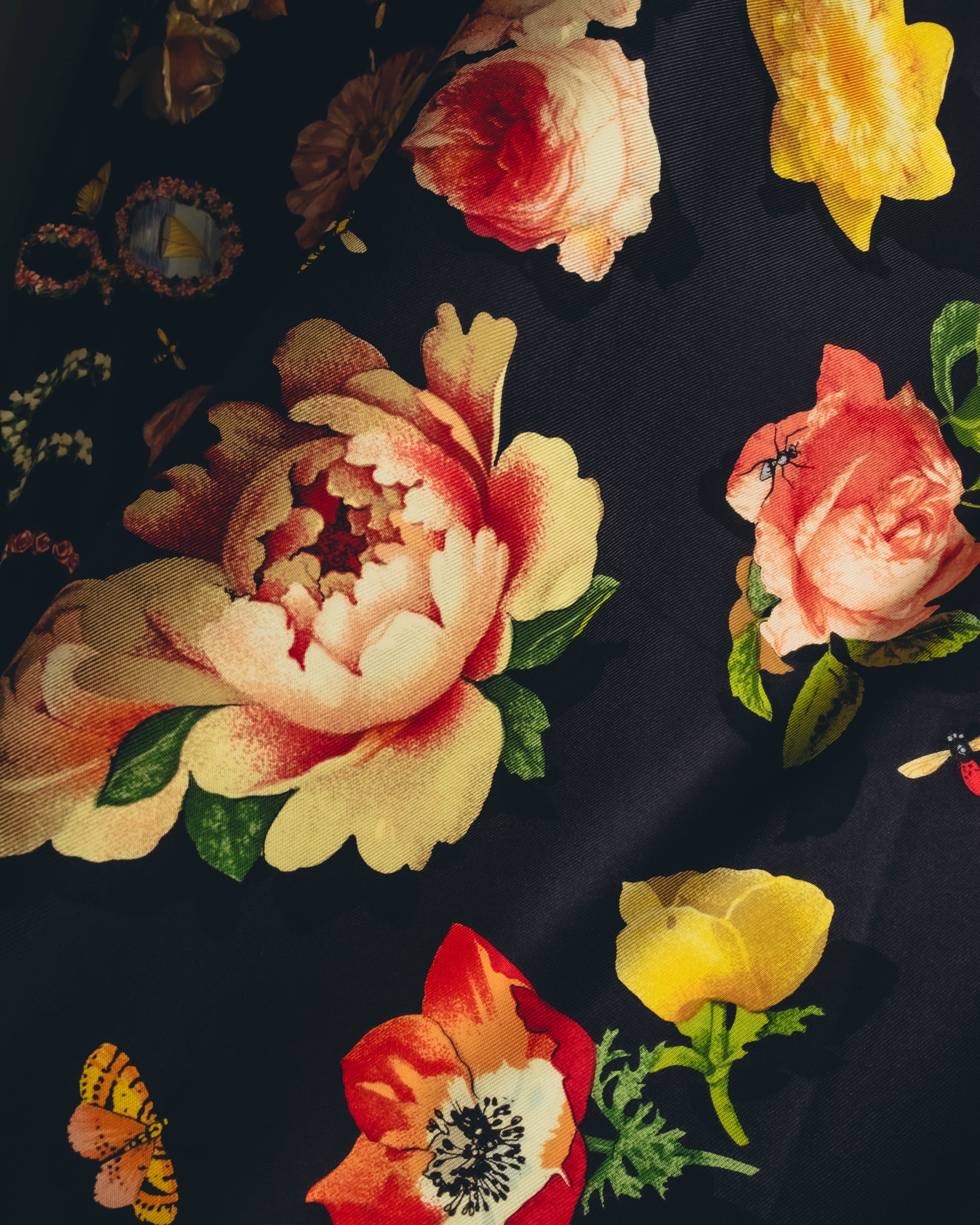 "GUCCI" 70's-80's Botanical silk scarf