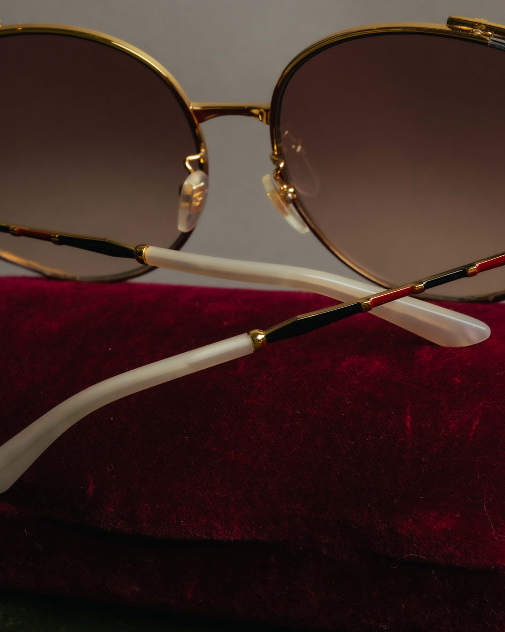 “GUCCI” 2017-2022 Striped rim oversized sunglasses